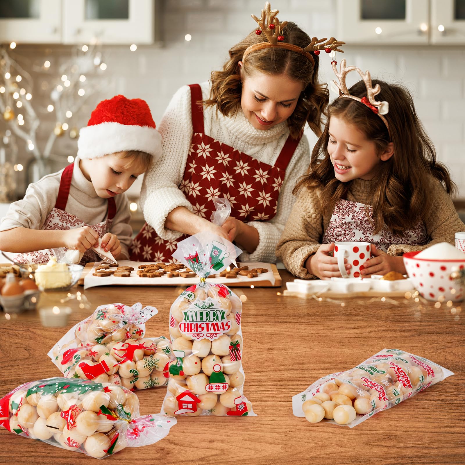BBPOOL 150pcs Clear Christmas Treat Bags with Twist Ties - Cellophane Goodie Bags for Cookies, Candy & Holiday Gifts - Perfect for Christmas Parties, School Events & Gift Wrapping