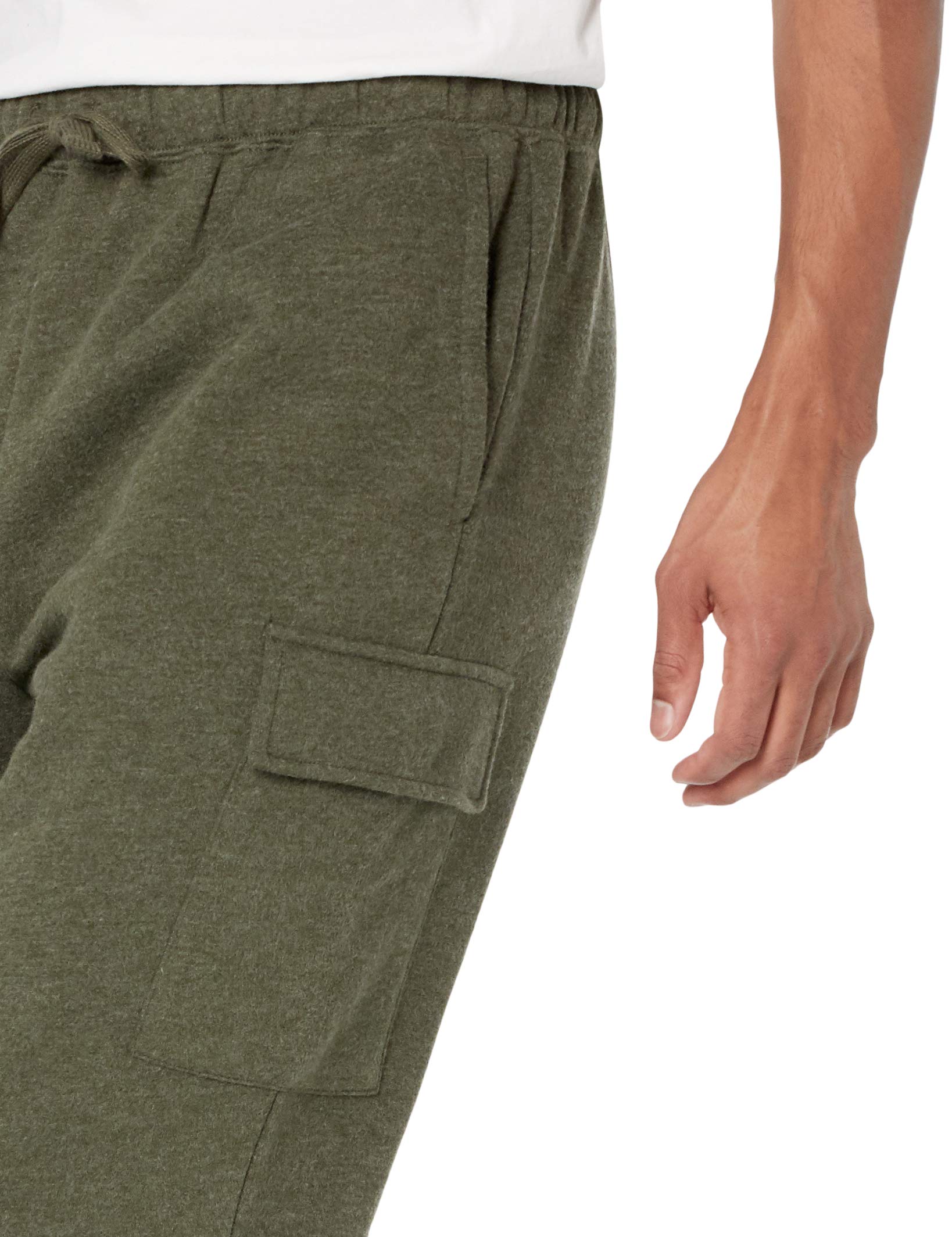 Amazon Essentials Men's Cargo Fleece Sweatpants - Comfortable Winter Joggers with Pockets for Casual Wear, Workout & Lounging at Home