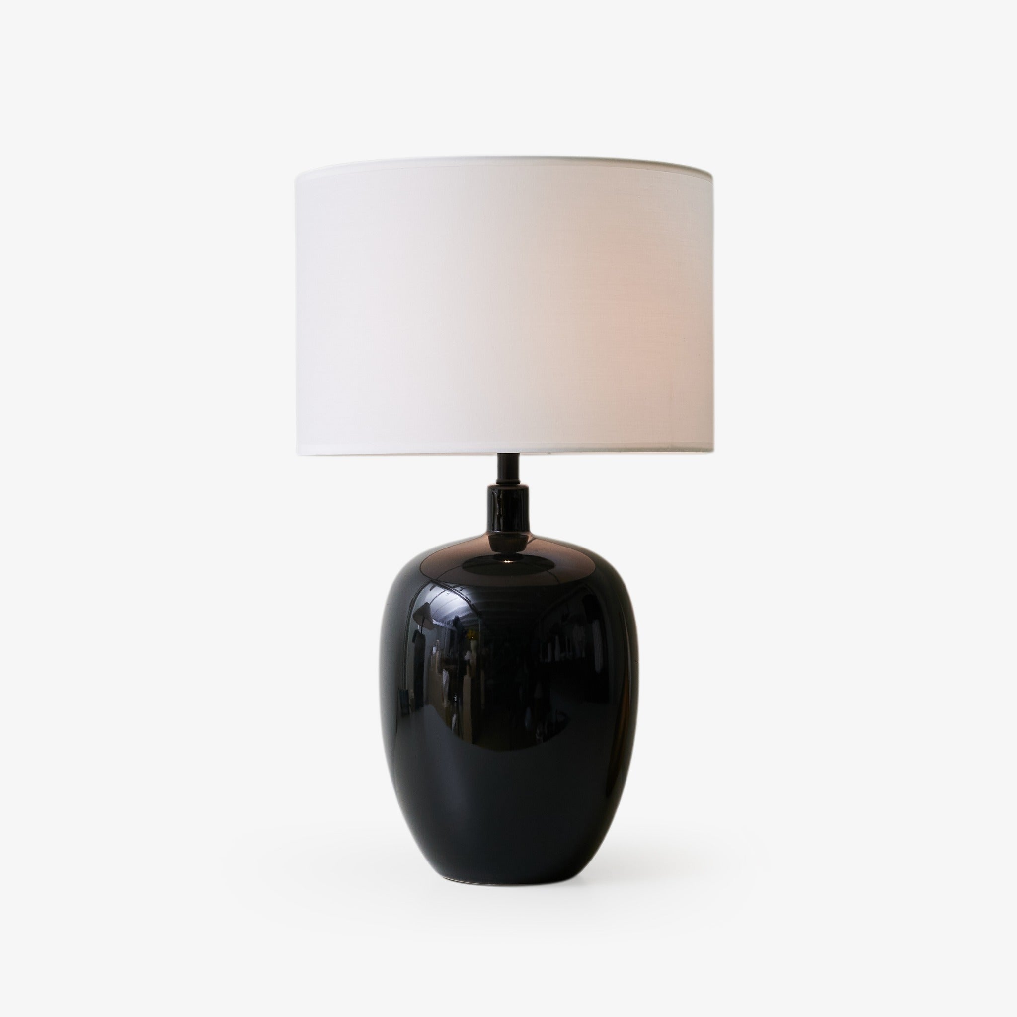 Modern Noir Gloss Table Lamp - Sleek Black Finish for Bedroom, Living Room & Office - Stylish Nightstand or Desk Lighting