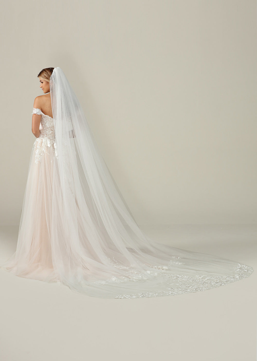 Elegant Trinity Veil Cathedral Wedding Veil with Floral Lace Hemline - Perfect for Bridal Gowns, Church Ceremonies & Romantic Photos