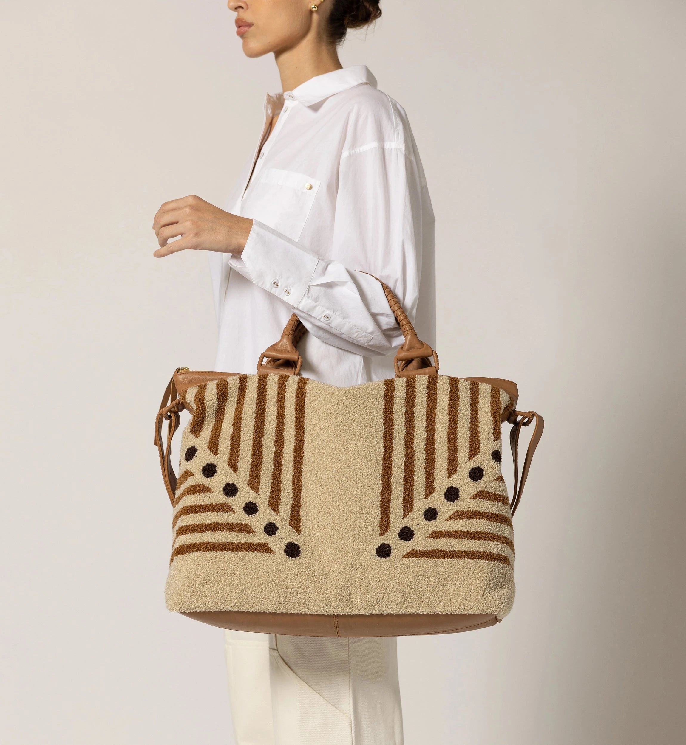 Lusso Stripe Weekender Bag - Stylish & Spacious Travel Duffle for Women & Men - Perfect for Gym, Weekend Getaways & Overnight Trips