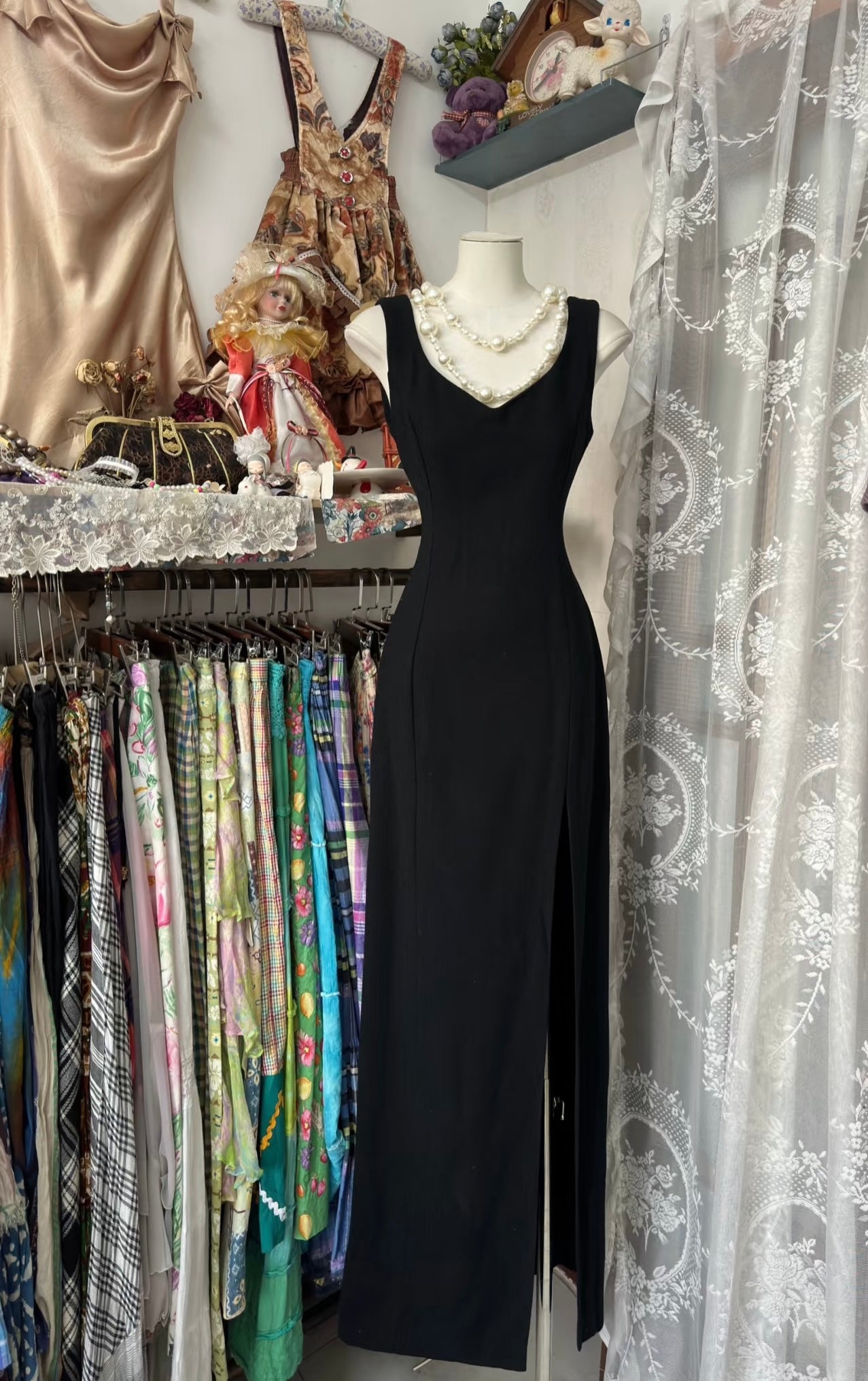 Elegant Black Sheath Prom Dress with High Slit - Formal Evening Gown for Homecoming, Cocktail Party & Special Occasions - Style J6309