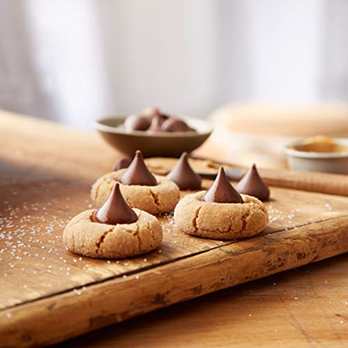 HERSHEY'S KISSES Assorted Chocolate Candy - Milk Chocolate, Dark Chocolate & Cookies & Creme - Individually Wrapped 31.5 oz Bag - Perfect for Parties, Gifts & Holiday Treats