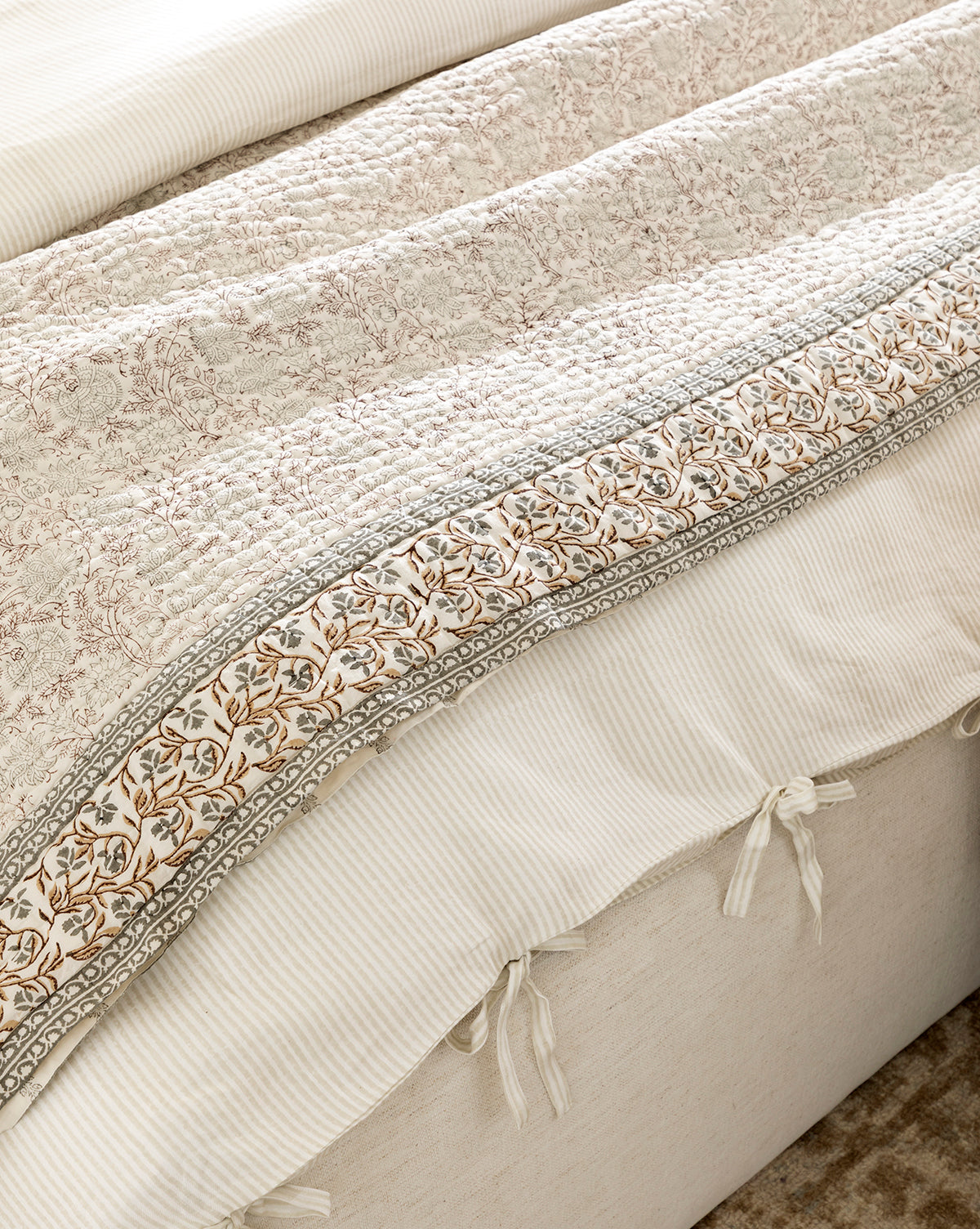 Tulare Block Print Quilt - Handmade Cotton Bedspread with Traditional Indian Design - Perfect for Boho Bedroom Decor, Cozy Throw Blanket, or Unique Gift Idea