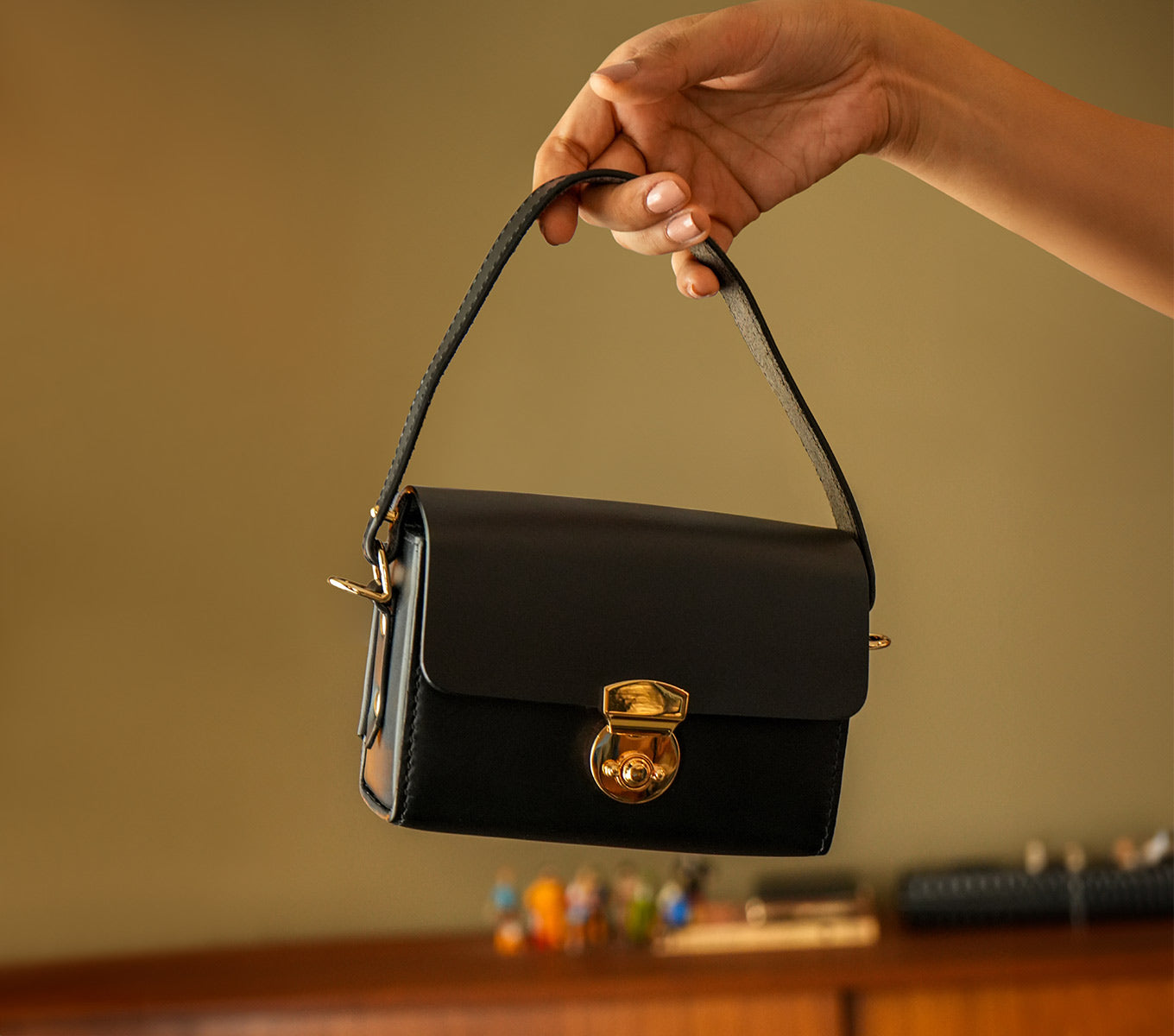 Mini Saddle 02 Crossbody Bag - Stylish & Compact Leather Shoulder Purse for Women - Perfect for Travel, Shopping & Everyday Use