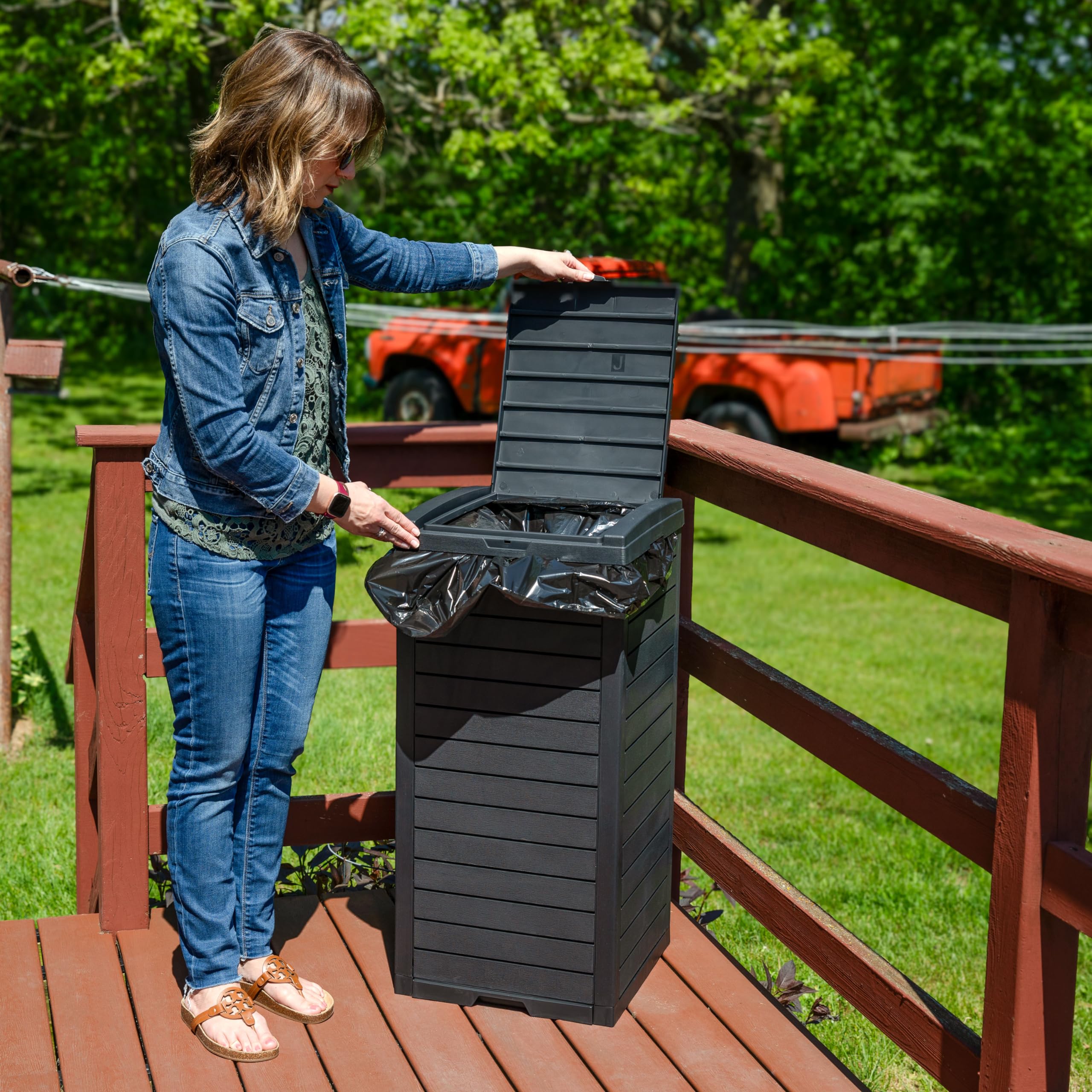 Sunnydaze 39-Gallon Outdoor Trash Can with Lid & Built-in Drip Tray - Weatherproof Resin Garbage Bin for Patio, Deck, Backyard & Garden - Black