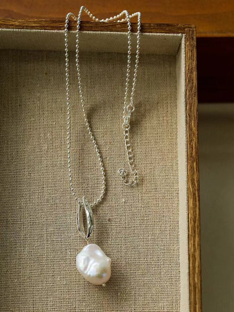 Elegant Minimalist Willow Leaf Baroque Pearl Pendant Necklace - Perfect for Weddings, Parties & Everyday Wear