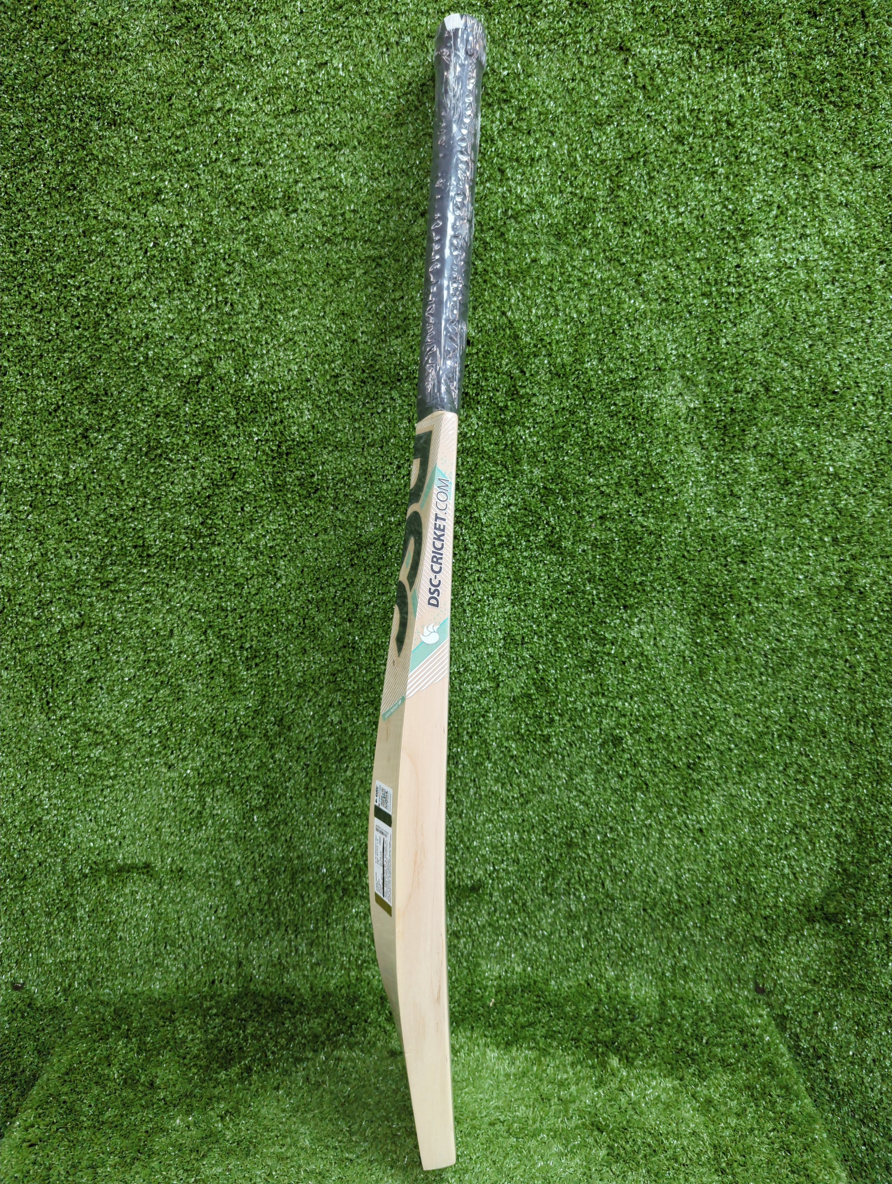 DSC Xlite 3.0 English Willow Cricket Bat - Premium Grade for Professional Players - Perfect for Matches, Training & Practice Sessions