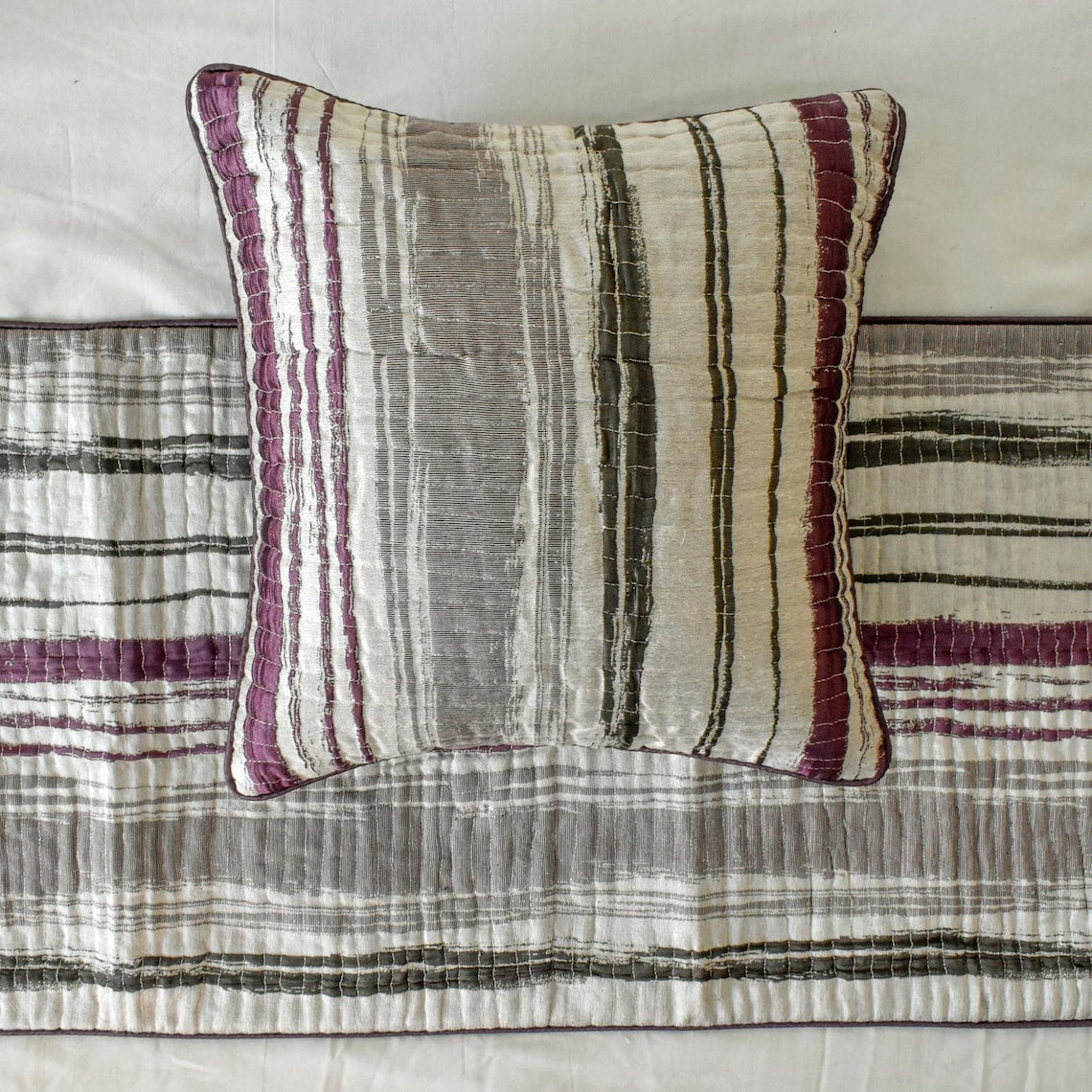 Berry Twist Jacquard Berry & Gray Decorative Bed Runner and Pillow Cover Set - Elegant Bedroom Decor for Queen/King Size Beds