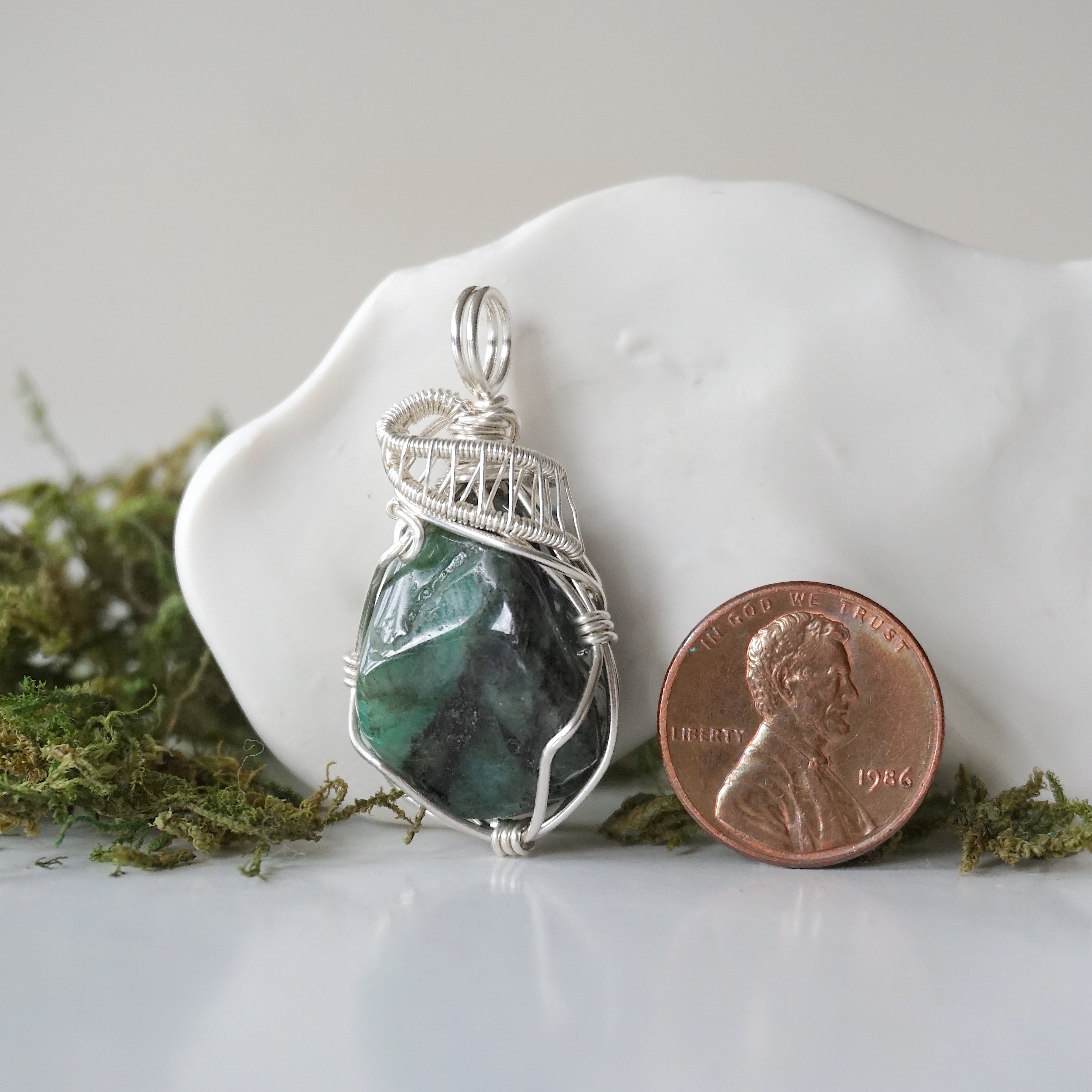 Natural Raw Emerald Pendant Necklace in 925 Sterling Silver - Elegant Handmade Jewelry for Women, Gift for Her, Boho Chic & Everyday Wear