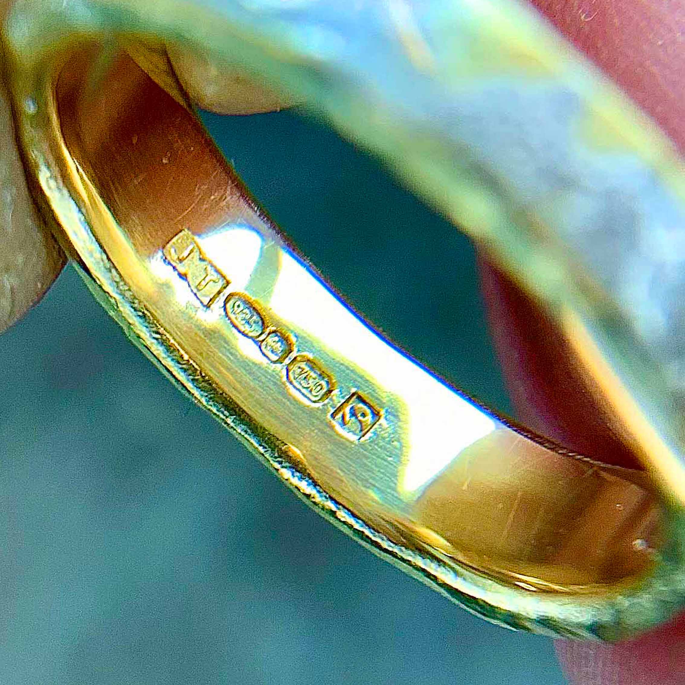 18K Gold Wedding Band for Women & Men - Elegant Fused Ring for Engagement, Anniversary & Couple Jewelry - Perfect for Romantic Occasions & Special Gifts