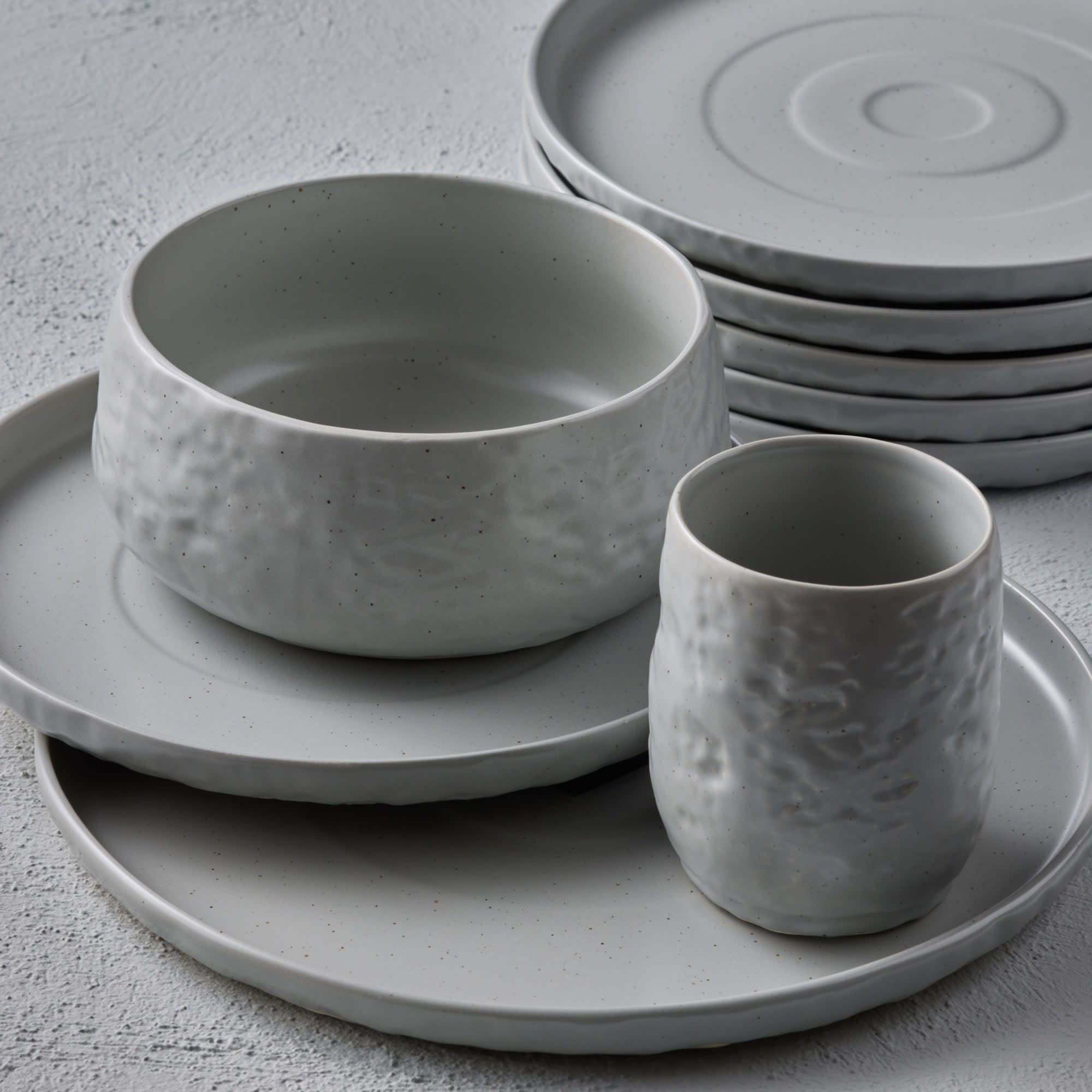 Mercer Project SHOSAI 16-Piece Stoneware Dinnerware Set - Modern Grey Speckled Plates & Bowls for 4 | Durable Stoneware Dishware for Everyday Dining, Dinner Parties & Restaurant Use