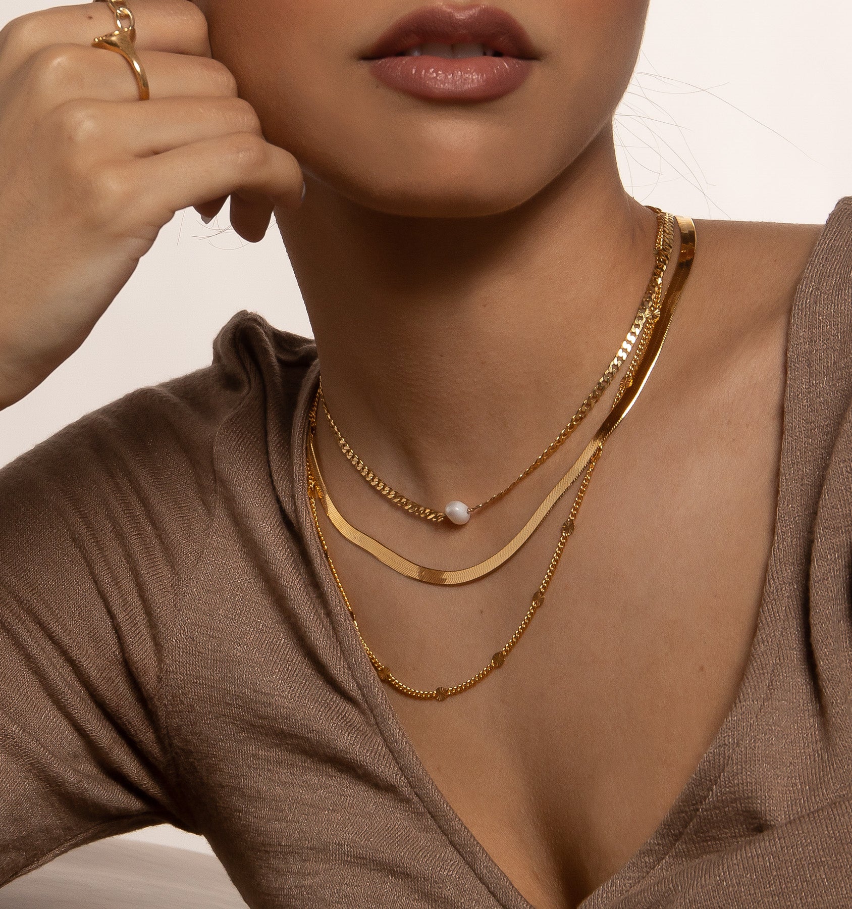 Elegant Pearl Choker Necklace for Women - Classic White Cultured Pearls with Adjustable Clasp - Perfect for Weddings, Parties & Formal Occasions