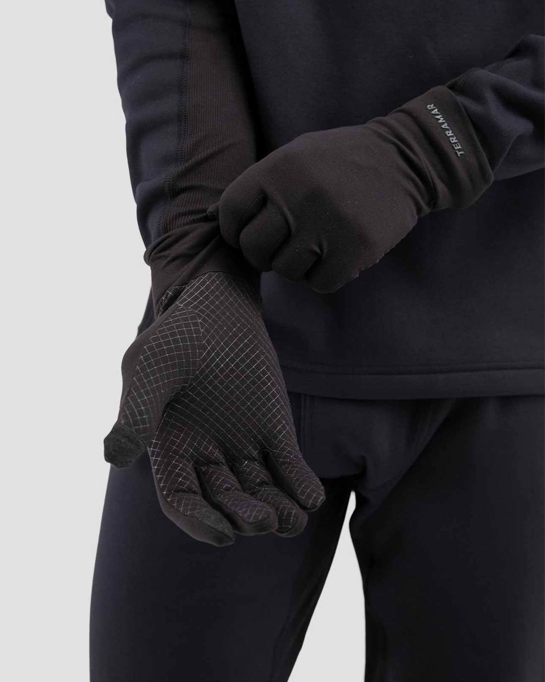 Terramar Men's Thermolator Glove Liner - Thermal Base Layer Gloves for Cold Weather, Outdoor Activities & Winter Sports - Perfect for Skiing, Hiking, Hunting & Snowboarding
