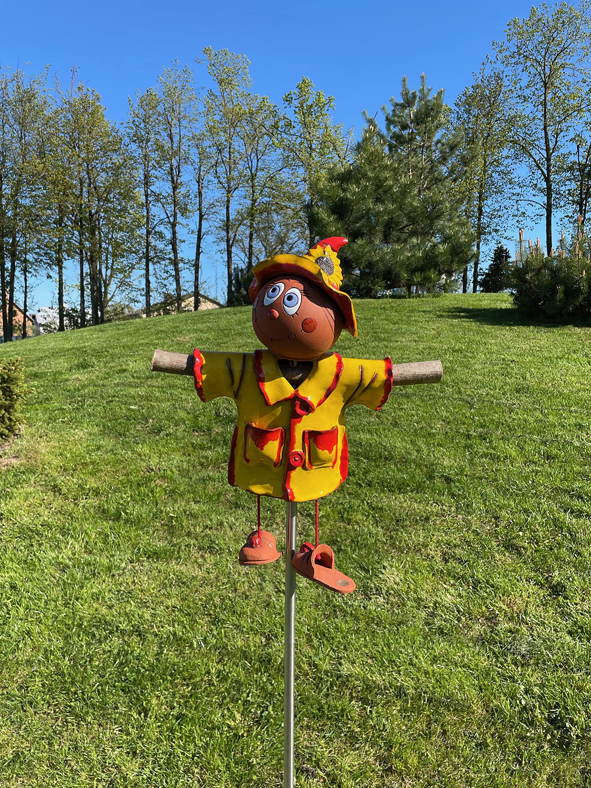 Handmade Frostproof Ceramic Scarecrow Lawn Stake - Yellow Outdoor Garden Decor Statue - Unique Gift for Gardeners (Men & Women) - Perfect for Yard, Patio & Farmhouse Decor
