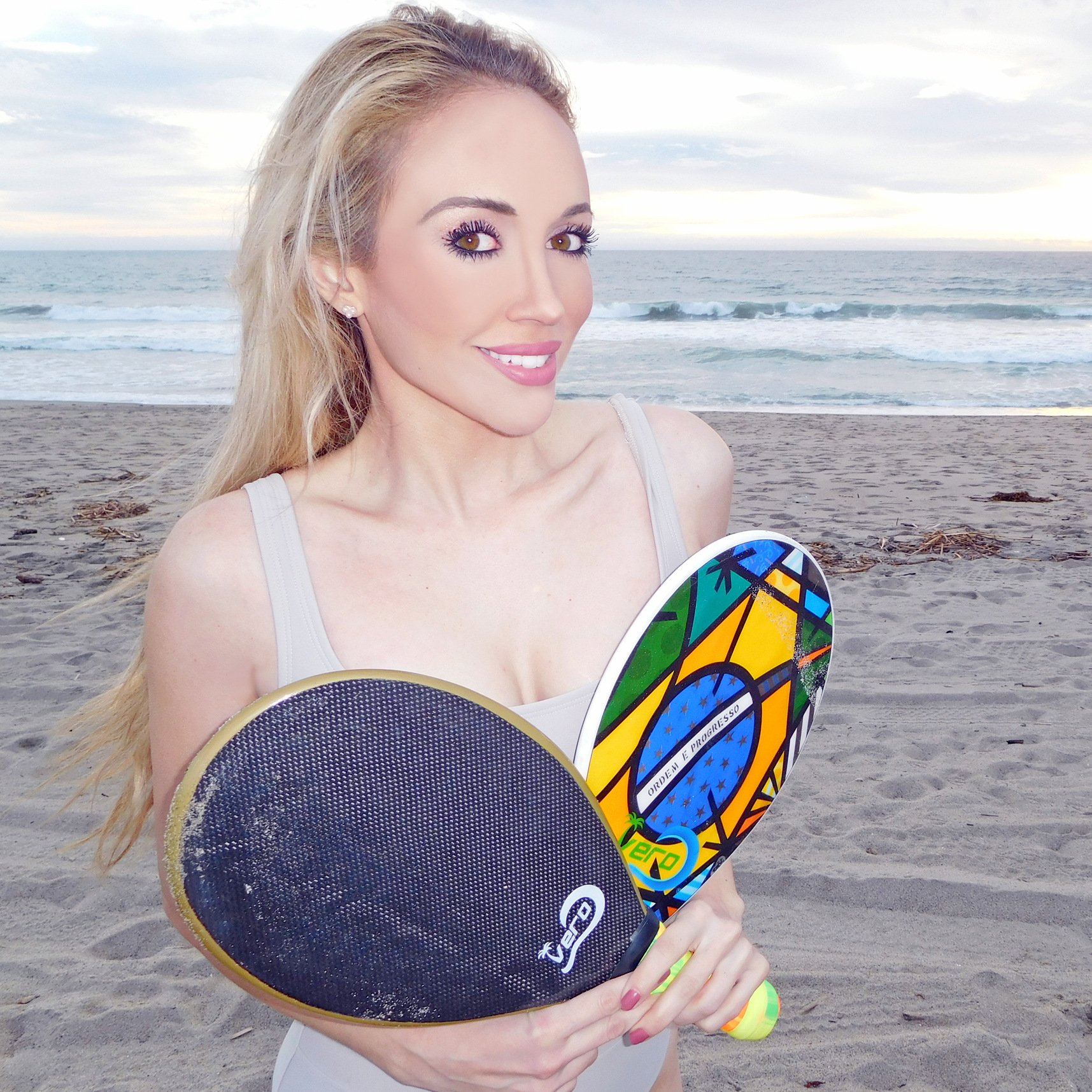 Premium Carbon Fiber Beach Paddleball Set - 2 Fescobol Paddles with High-Visibility Red Ball & Drawstring Carry Bag for Outdoor Sports, Beach Games & Family Fun