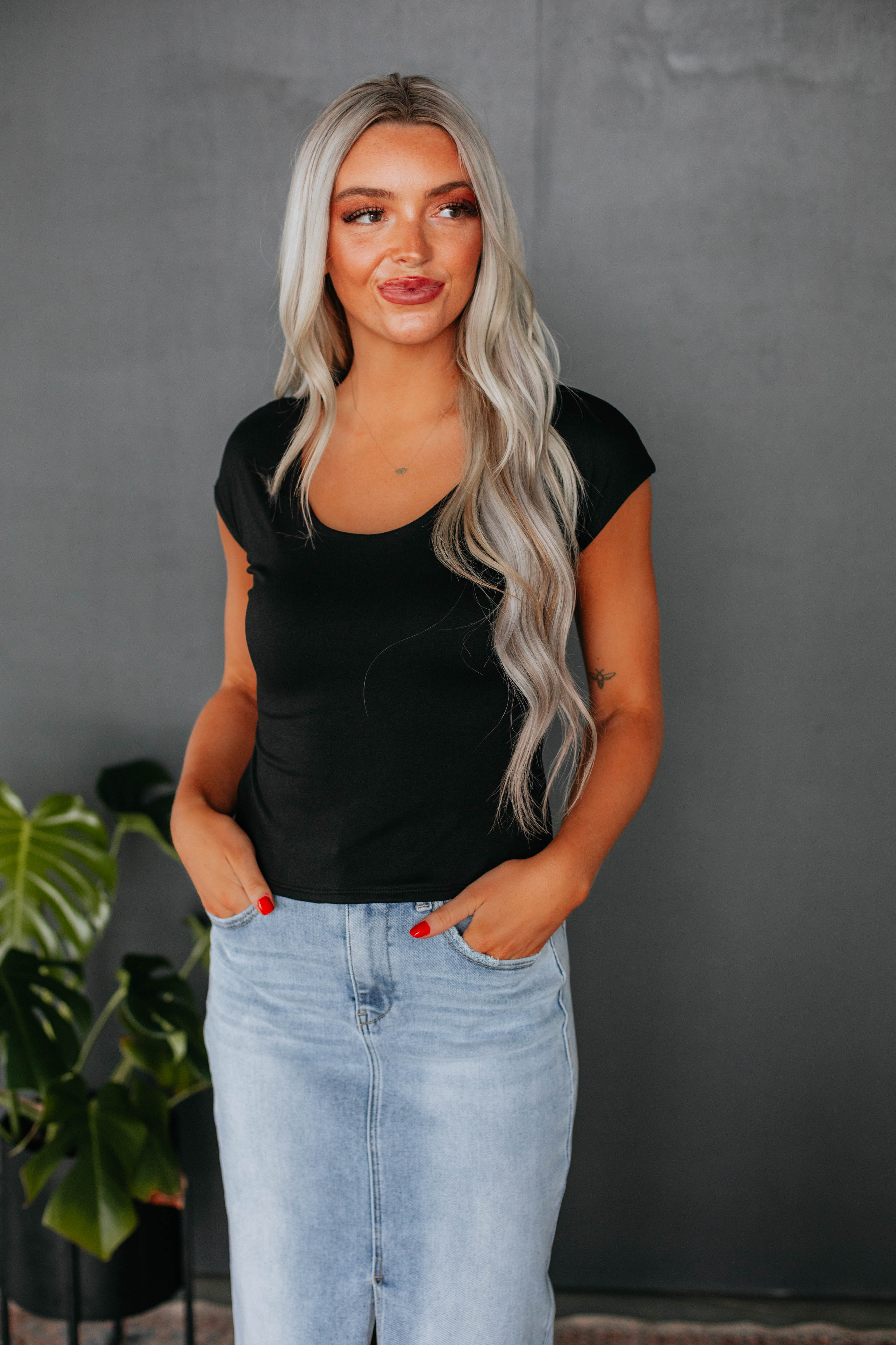 Alayna Basic Top for Women - Soft Comfortable Casual T-Shirt in Black - Perfect for Everyday Wear, Layering & Outfits