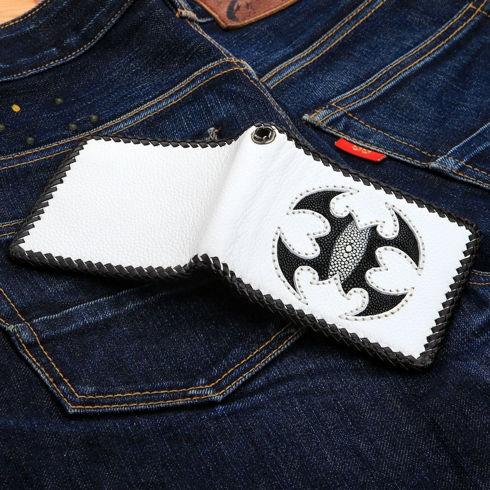 Premium White Leather Scorpion Stingray Biker Wallet for Men - Stylish & Durable Motorcycle Accessory for Riding, Travel & Everyday Use