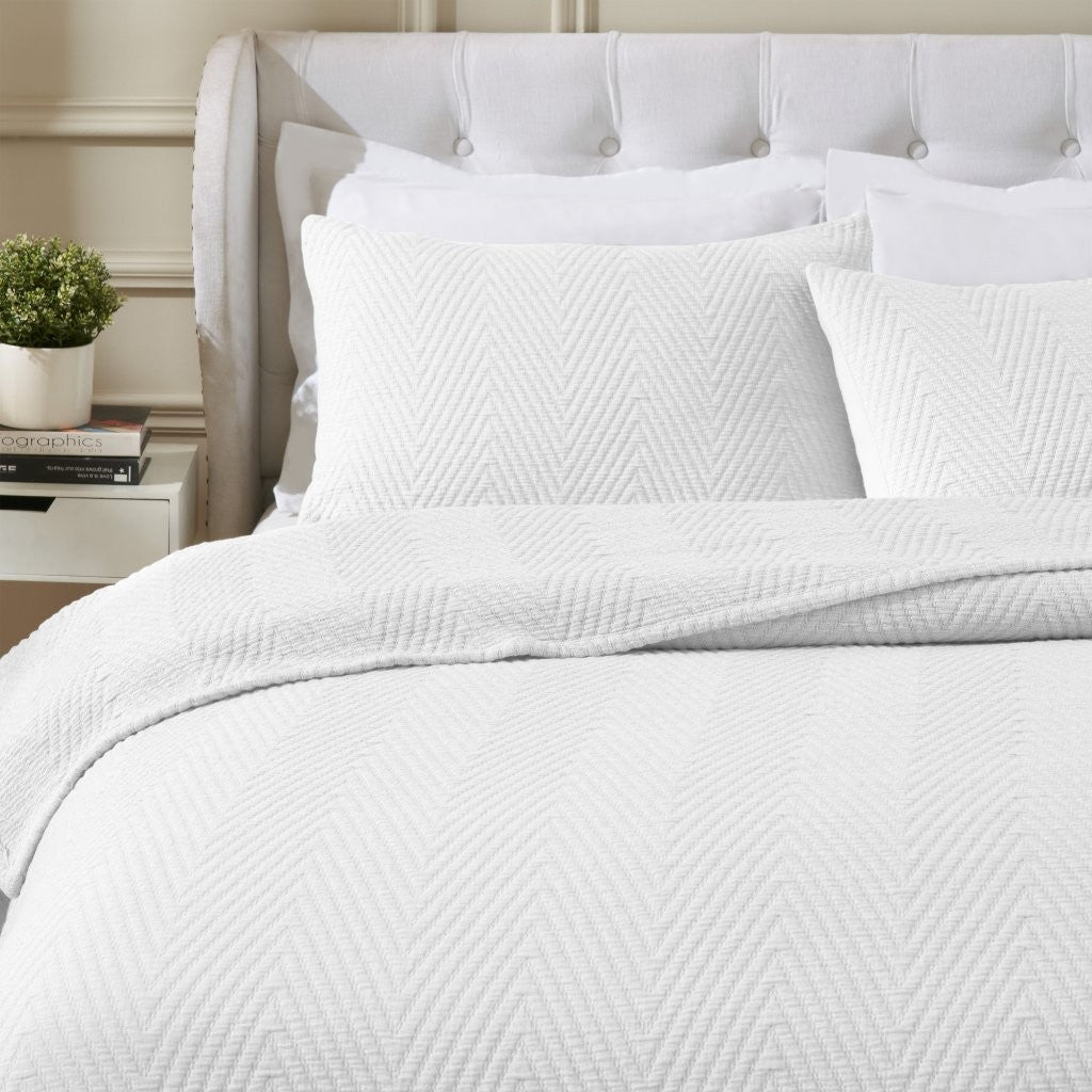 Premium Aswan Cotton Medium Weight Textured Modern Chevron Woven Coverlet - Soft & Breathable Bedspread for All-Season Comfort | Perfect for Master Bedroom, Guest Room & Cozy Home Decor