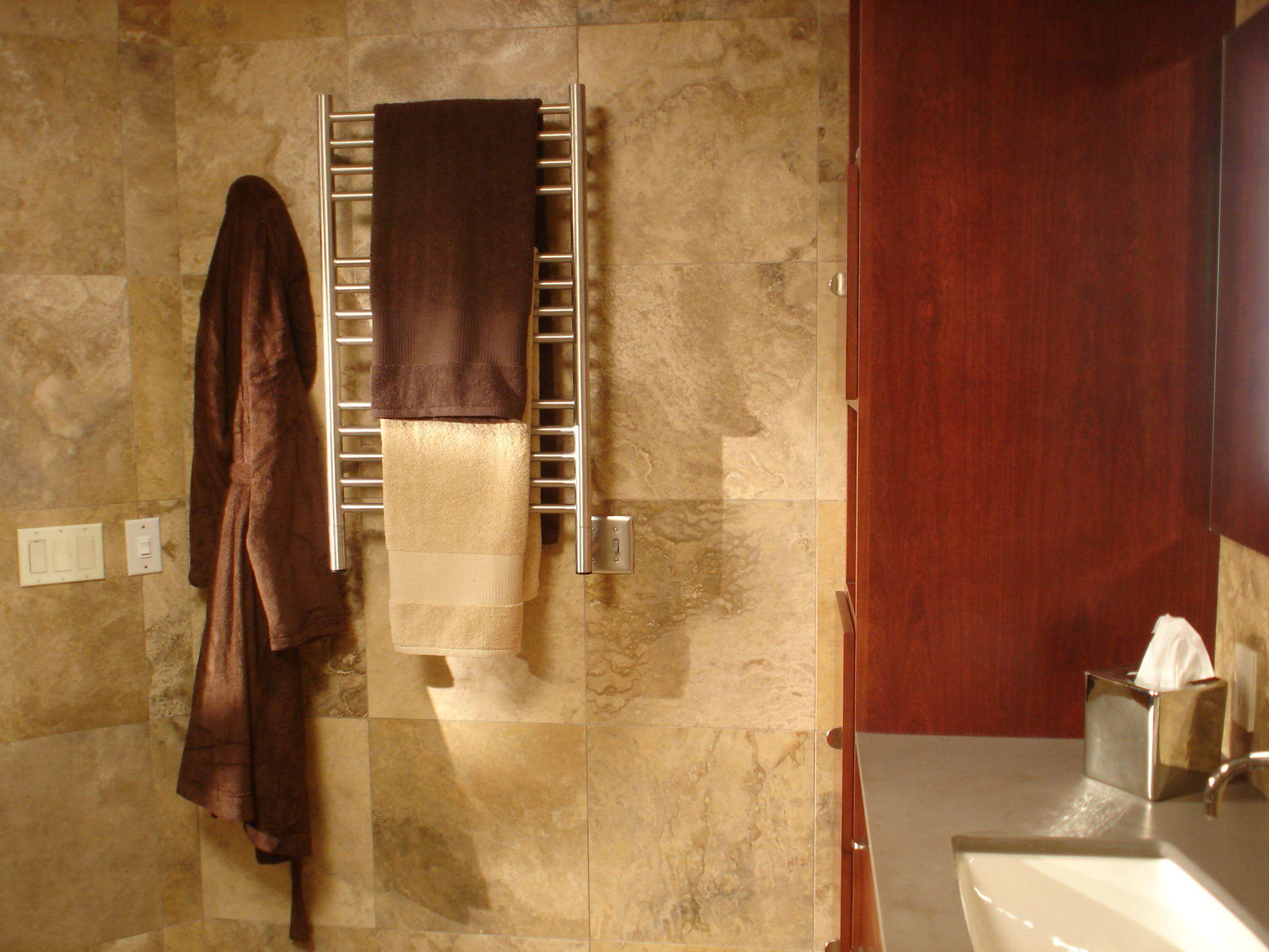 Amba Jeeves C Straight Hardwired Towel Warmer - 20.5