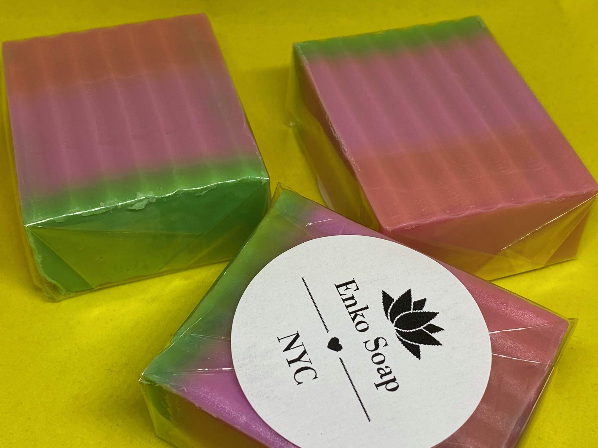 Natural Strawberry Scented Handmade Soap Bars - Organic, Vegan & Moisturizing - Perfect for Gifts, Bath & Skincare Routine