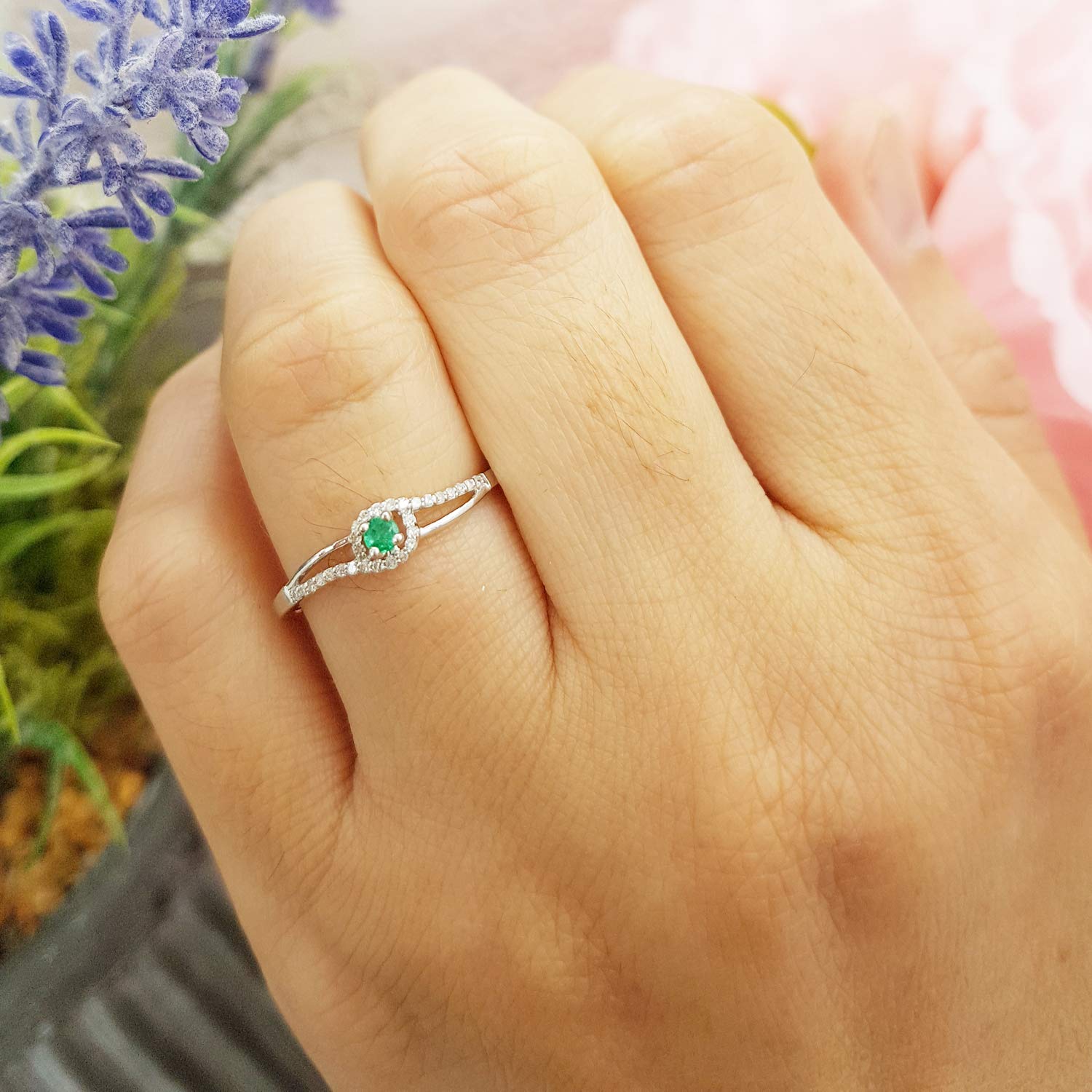 18K Solid White Gold Round Cut Emerald & White Diamond Women's Engagement Ring – Bridal Promise Ring for Her | Perfect for Proposals, Anniversaries & Special Occasions