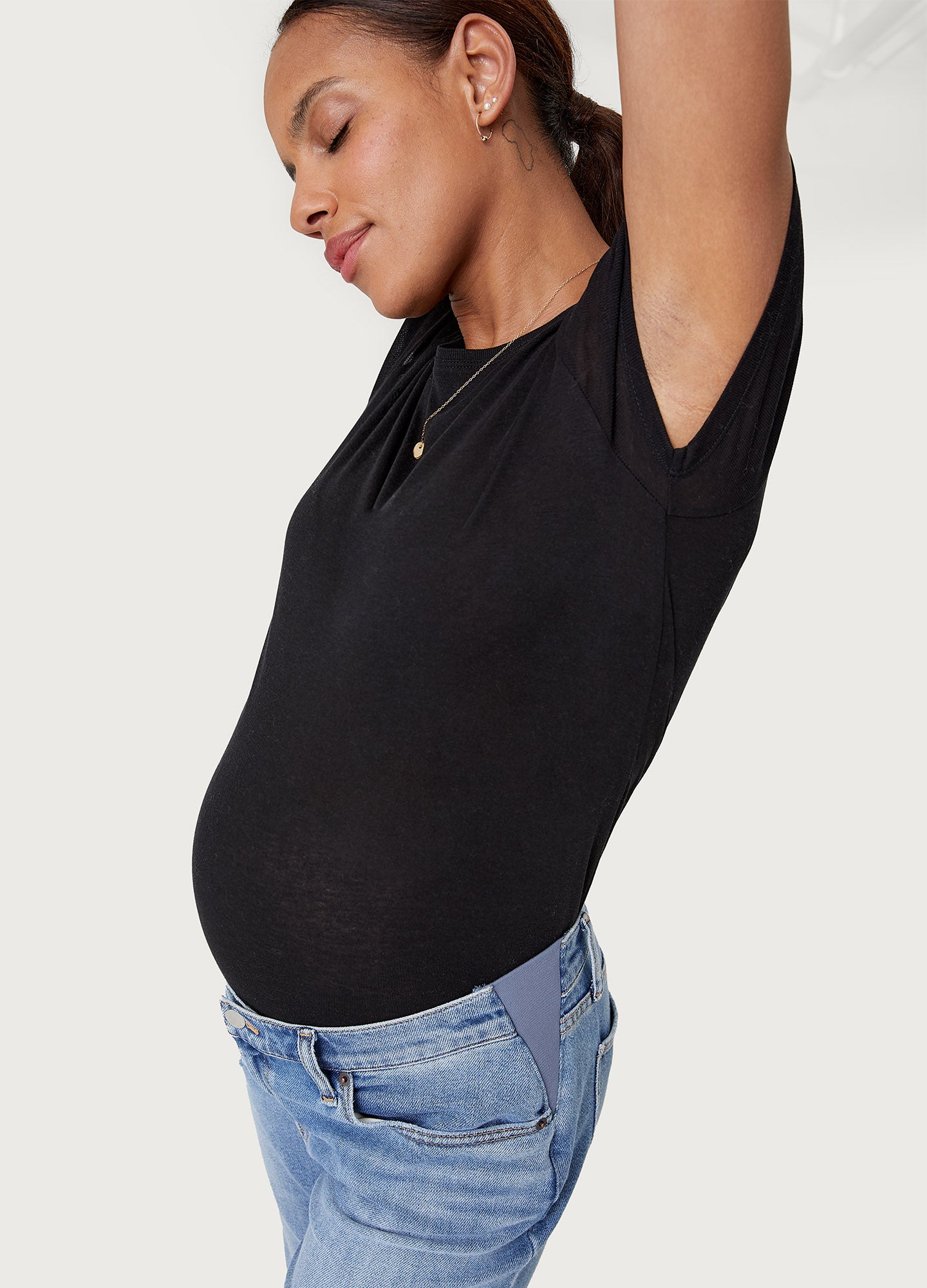 Best Stretchy Boyfriend Maternity Jeans for Pregnant Women - Comfortable Denim Pants for Everyday Wear & Casual Outfits