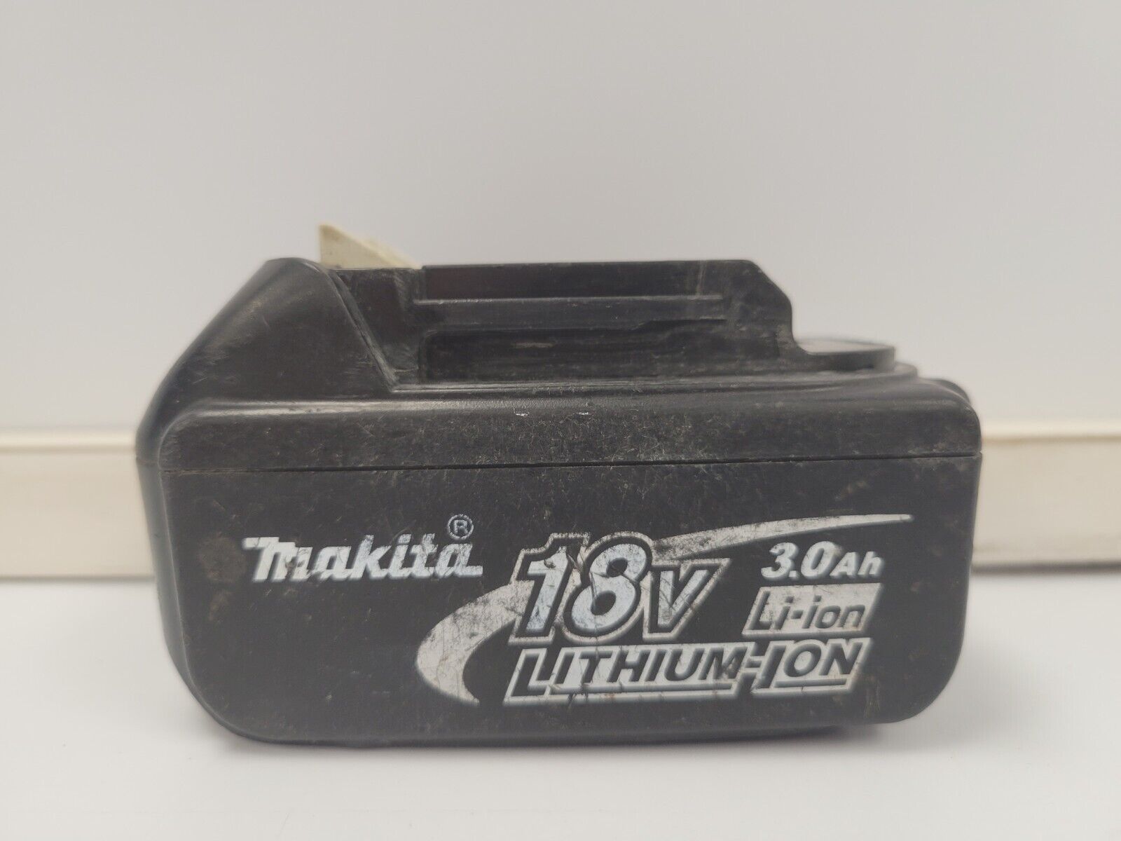 Original Makita BL1830 Battery 18V 3.0Ah Lithium-Ion Replacement for Power Tools - Perfect for Drills, Saws & Outdoor Equipment
