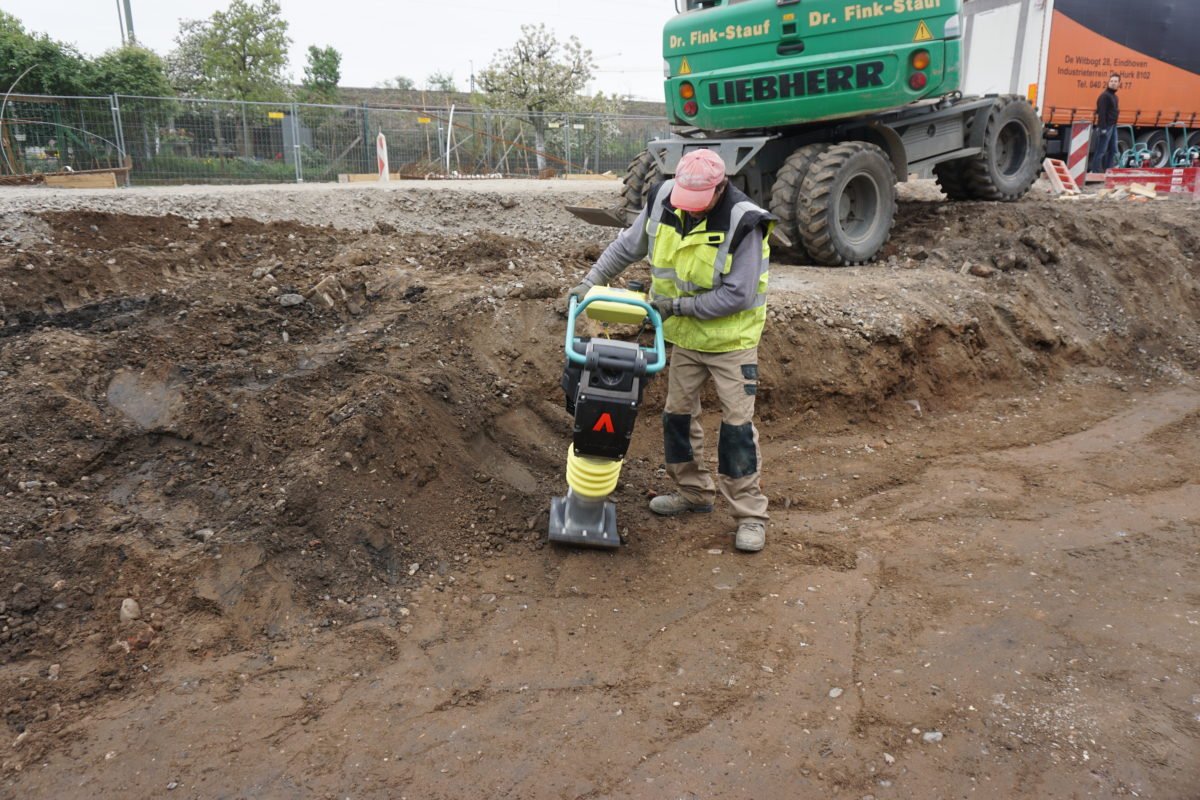 ATR 68P Heavy Duty Rammer - High Performance Construction Compactor for Soil & Asphalt - Perfect for Landscaping, Road Work & DIY Projects