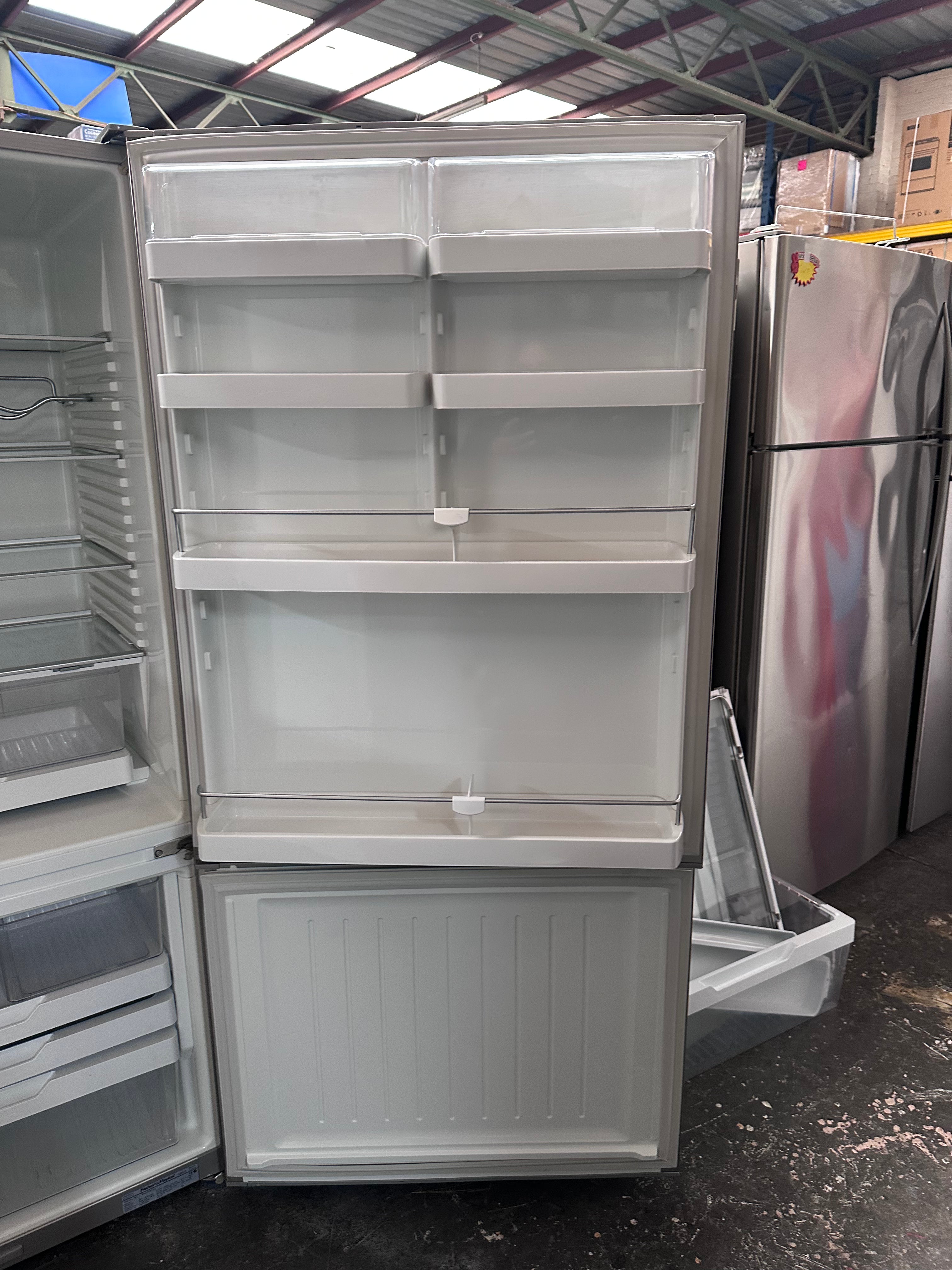 Fisher & Paykel 519L Stainless Steel Bottom Freezer Refrigerator - Energy Efficient, Quiet Operation | Perfect for Modern Kitchens, Restaurants & Small Businesses [Certified Refurbished]