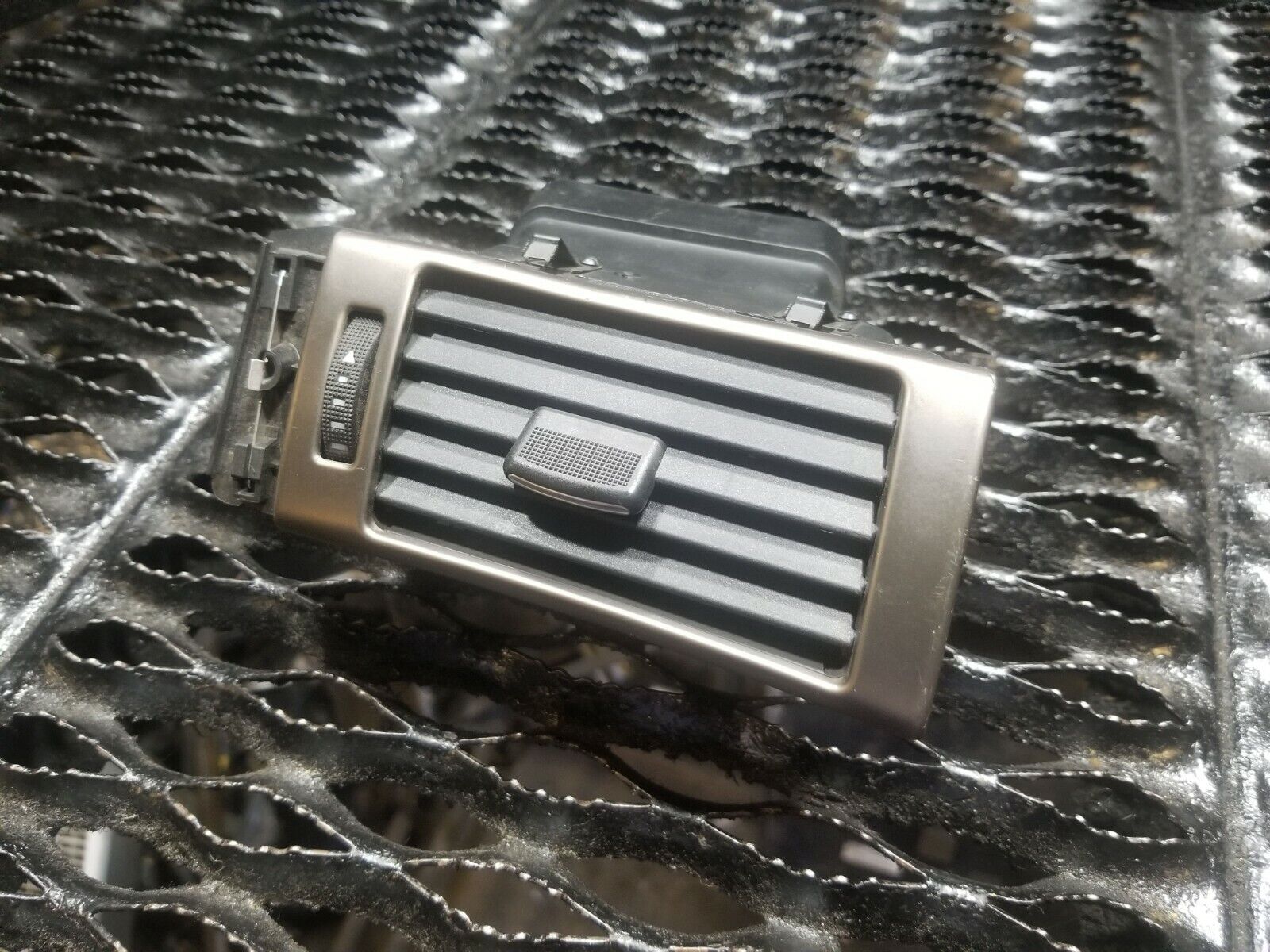 Original Audi A6 C5 Right Passenger Side Dash Air Vent 4B1820902 OEM Replacement - Perfect for Car Interior Repair & Climate Control Upgrade