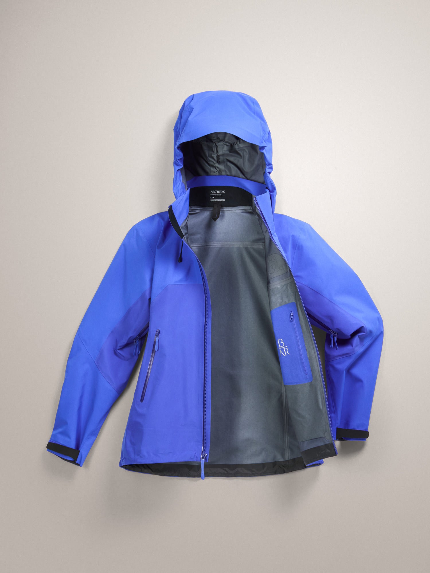 Women's Beta AR Jacket - Lightweight Waterproof Hiking Shell for Outdoor Adventures | Perfect for Trail Running, Camping & Mountain Climbing