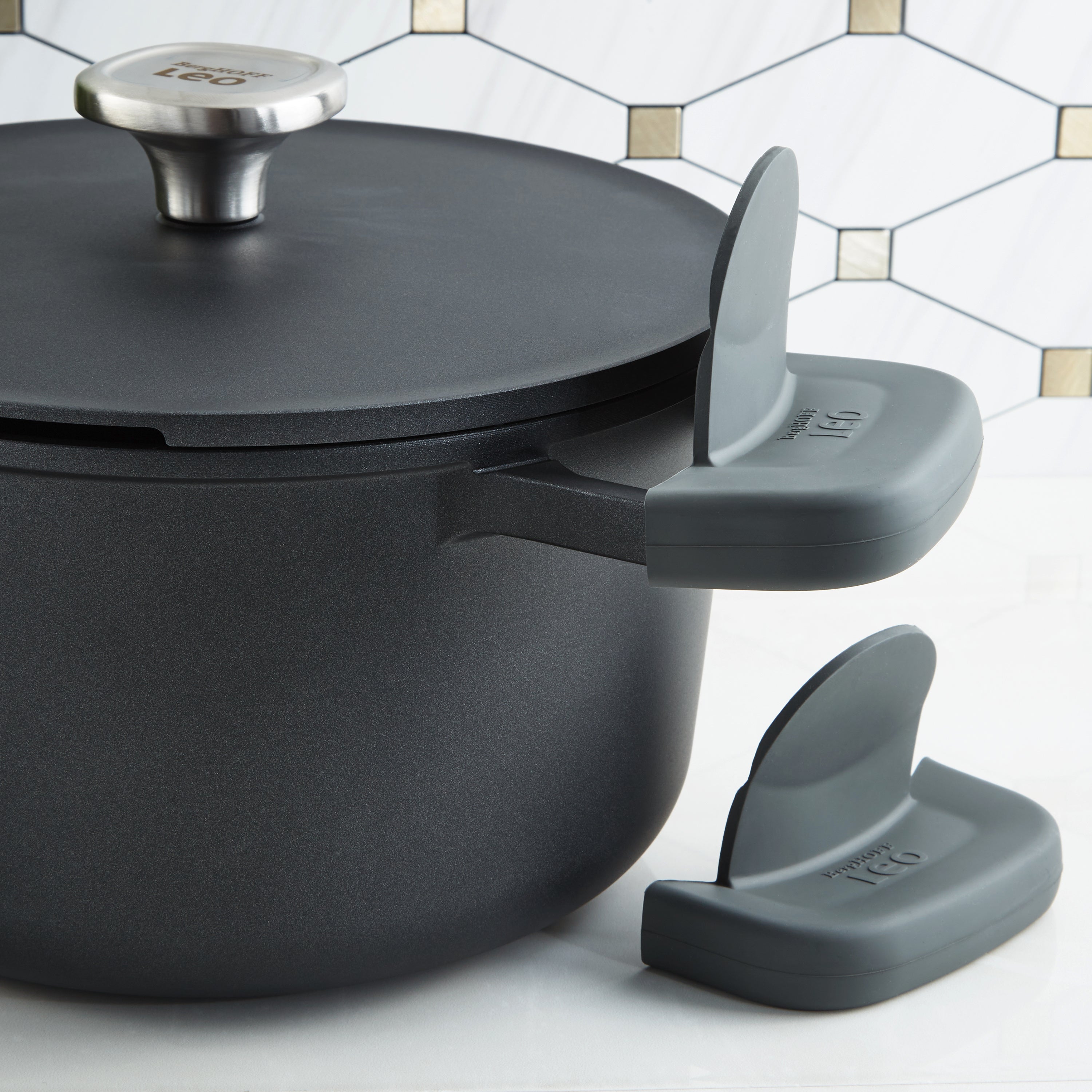 BergHOFF Leo Phantom Nonstick Ceramic 10-Inch Stockpot 5.8 Quart with Lid - Eco-Friendly Recycled Material - Perfect for Soups, Stews & Pasta Cooking