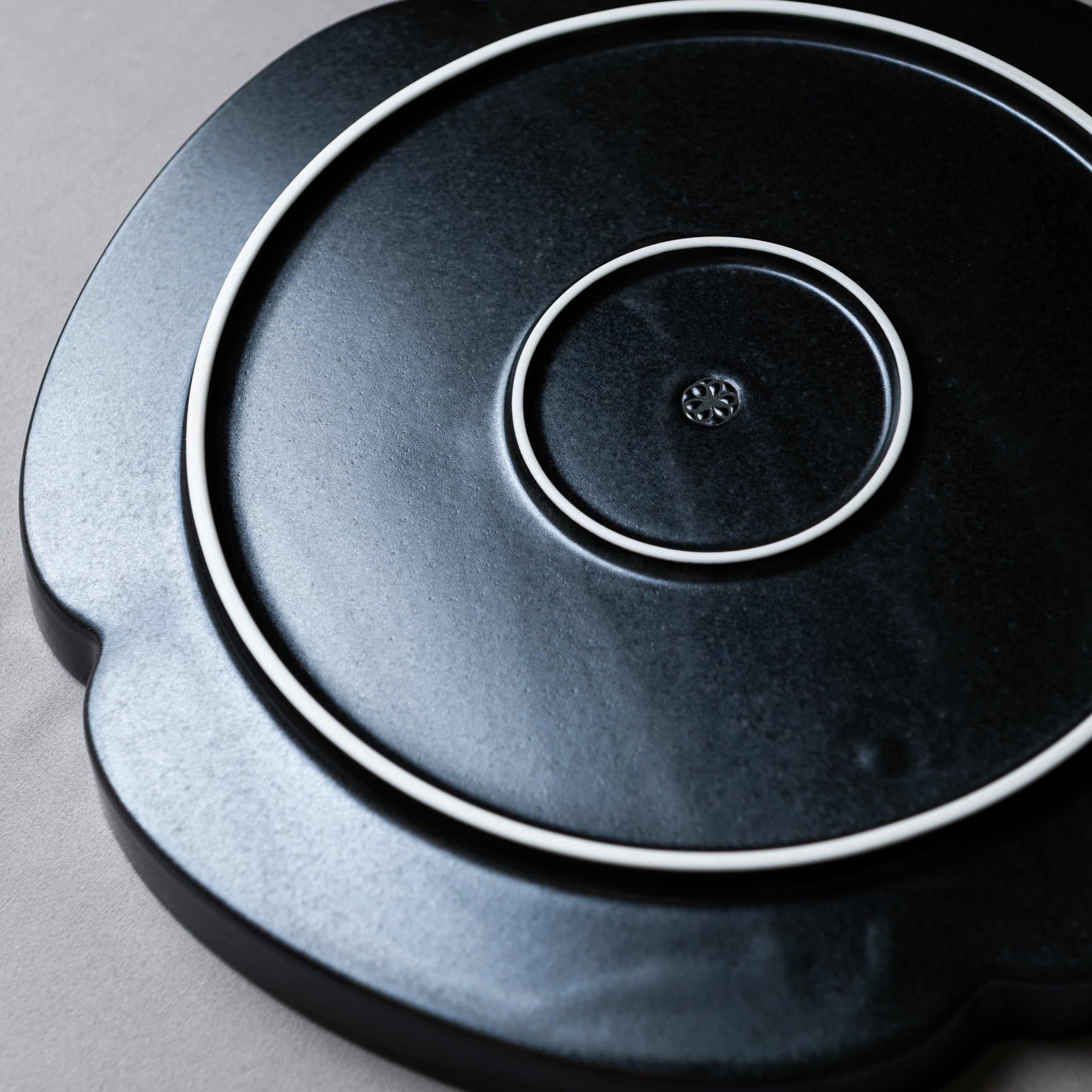 Tsudoi Shallow Plate - Clover & Matte Black Ceramic Dish for Sushi, Appetizers & Desserts | Elegant Japanese Tableware for Home Dining & Party Serving