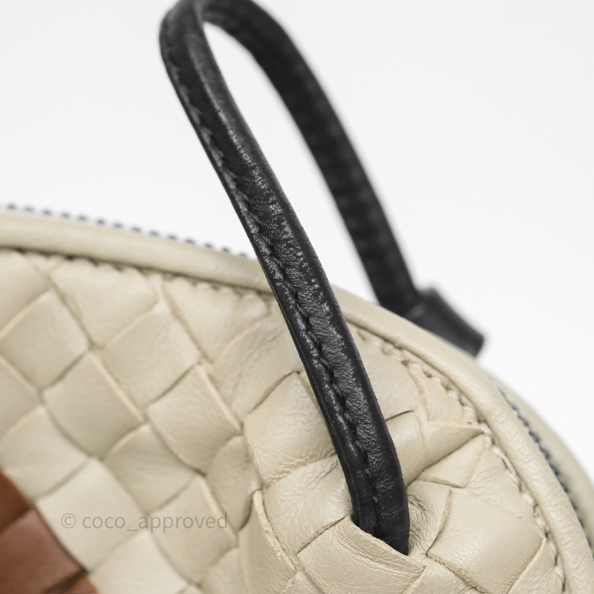 Bottega Veneta Nodini Crossbody Bag in Cement Abstract Nappa Intrecciato Leather - Perfect for Everyday Use, Travel & Date Nights