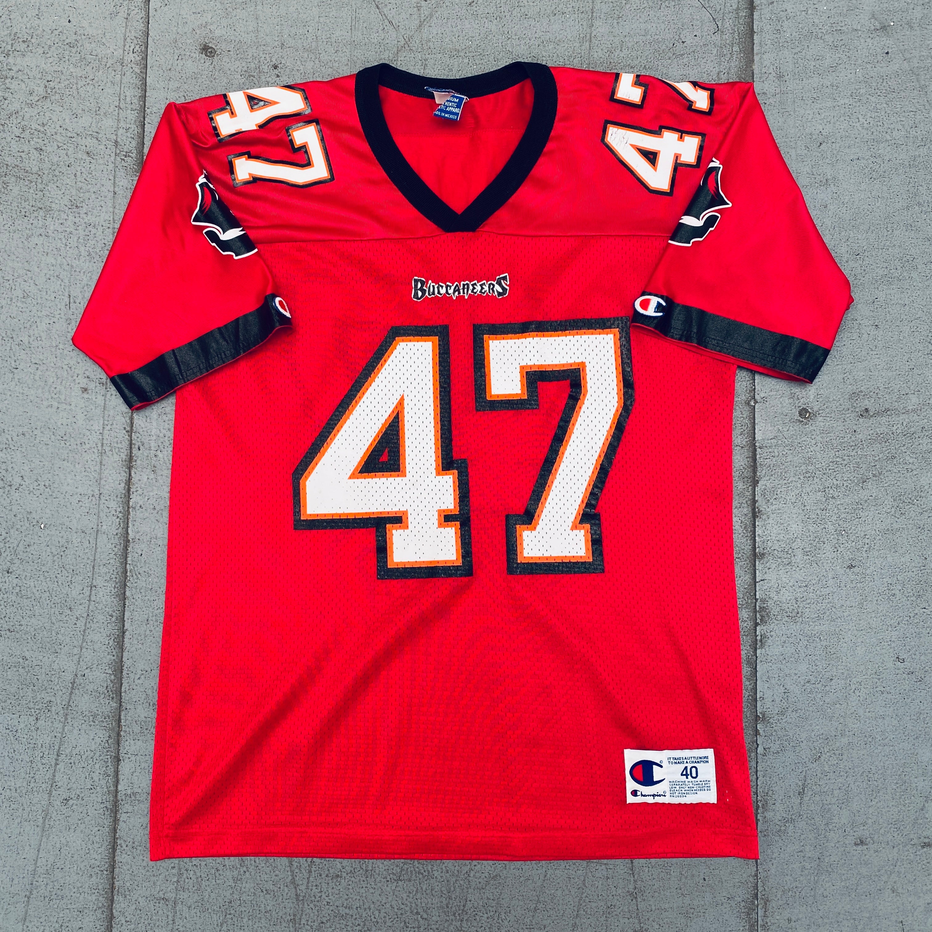 John Lynch 1997/98 Tampa Bay Buccaneers Jersey - S/M Size - Perfect for NFL Fans, Game Day & Sports Memorabilia Collectors