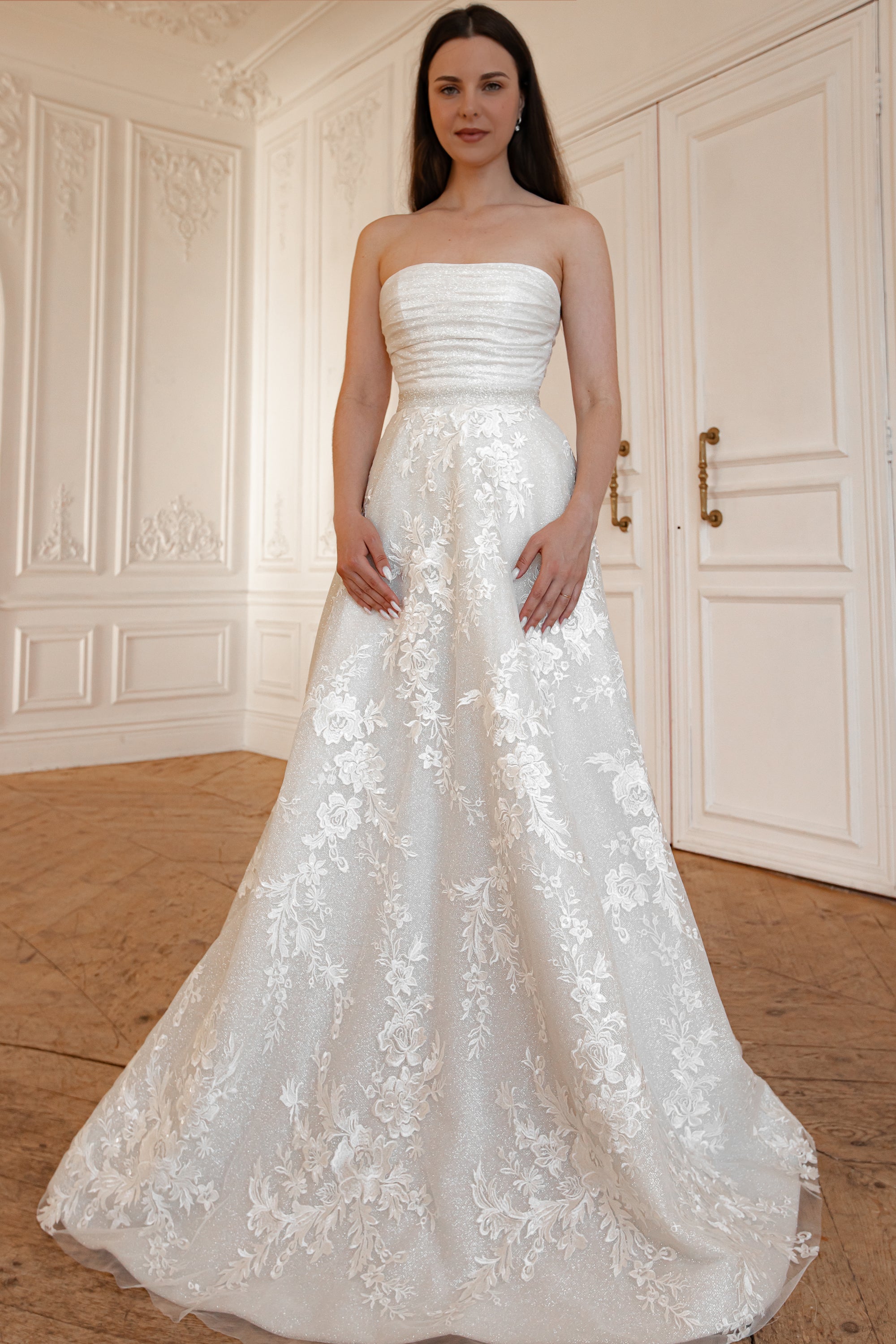 2 in 1 Wedding Dress Ebba with Detachable Divon Skirt - Elegant Bridal Gown for Church Ceremony & Outdoor Wedding Photos