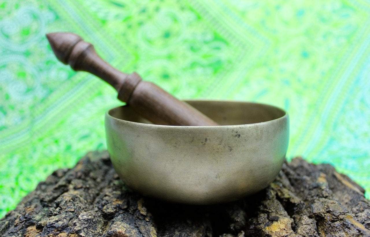 4.5 Inch Heart Chakra 367Hz Singing Bowl - Meditation, Yoga & Sound Healing Therapy for Relaxation & Stress Relief