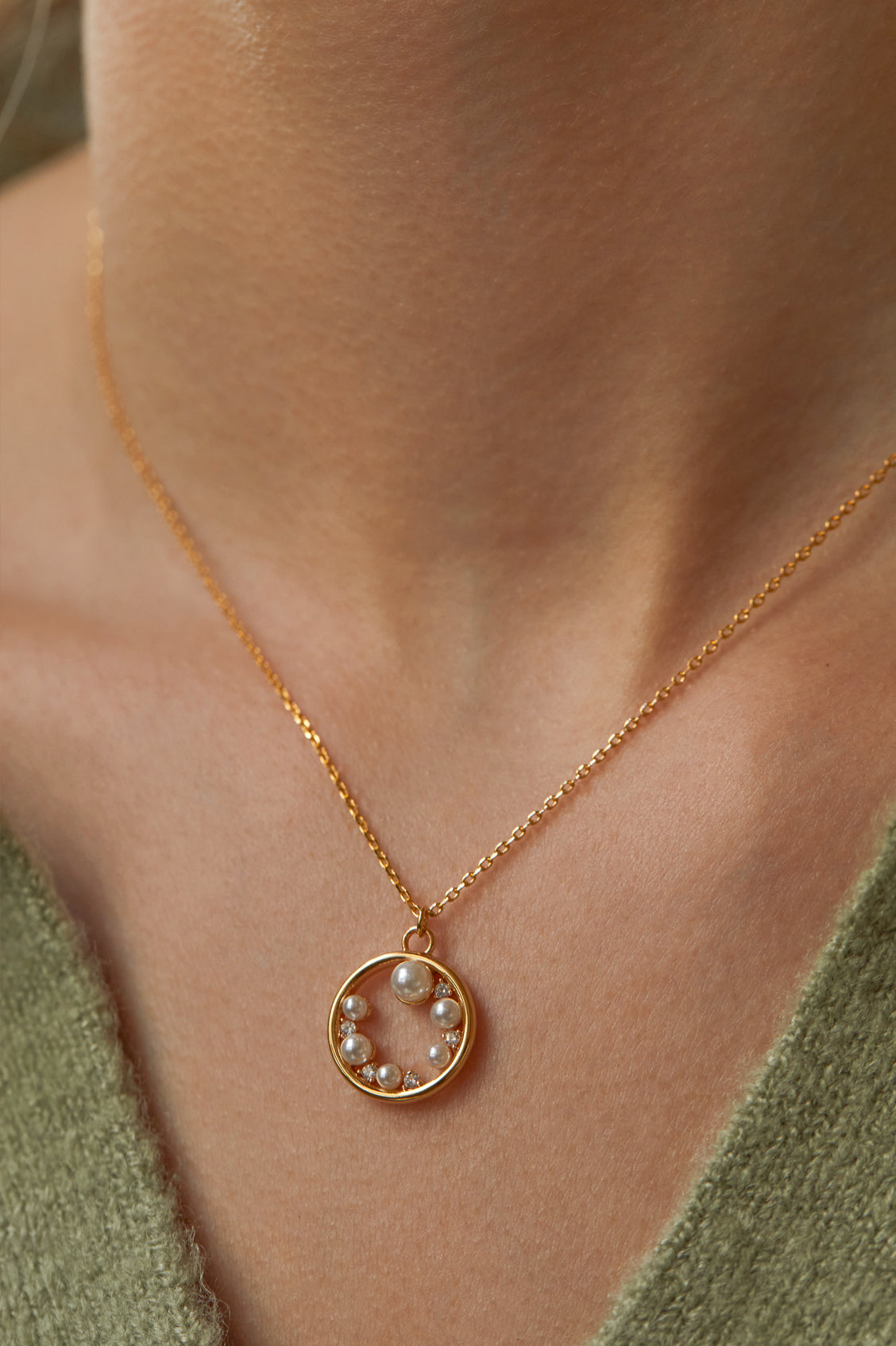 Elegant Pearl CZ Cut Out Pendant Necklace for Women - Perfect for Weddings, Parties & Special Occasions