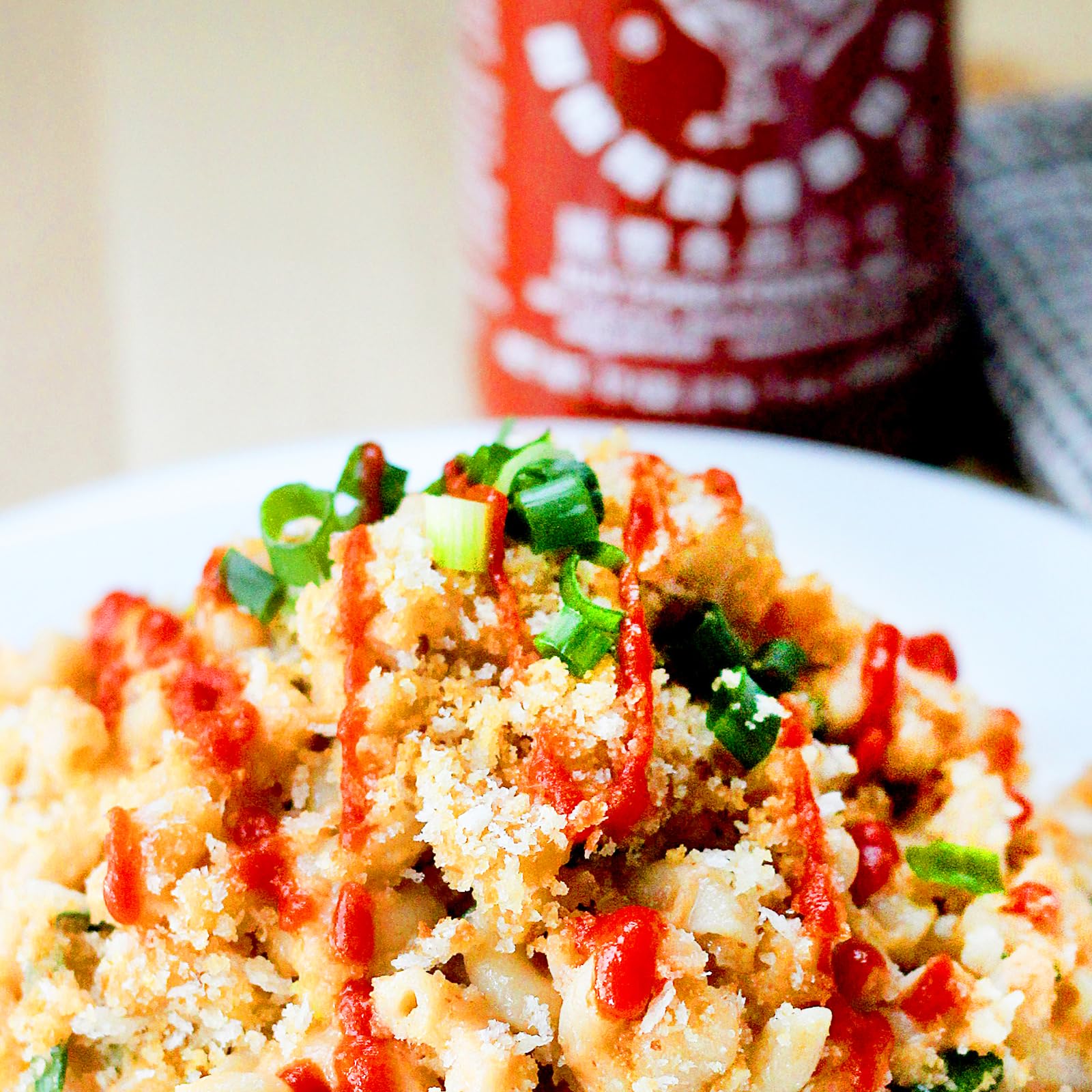 Original Huy Fong Sriracha Hot Chili Sauce - 17 oz Bottle | Premium Spicy Sriracha with Chili Pepper | Perfect for Asian Cuisine, Pho, Ramen, Tacos & Burgers