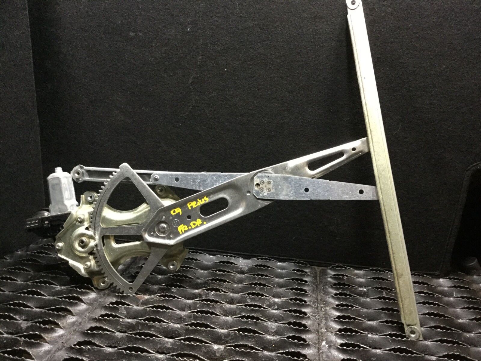 Toyota Prius 2005-2009 Front Left Driver Side Power Window Regulator with Motor - OEM Replacement Part for Smooth Window Operation - Perfect for Car Repair & Maintenance