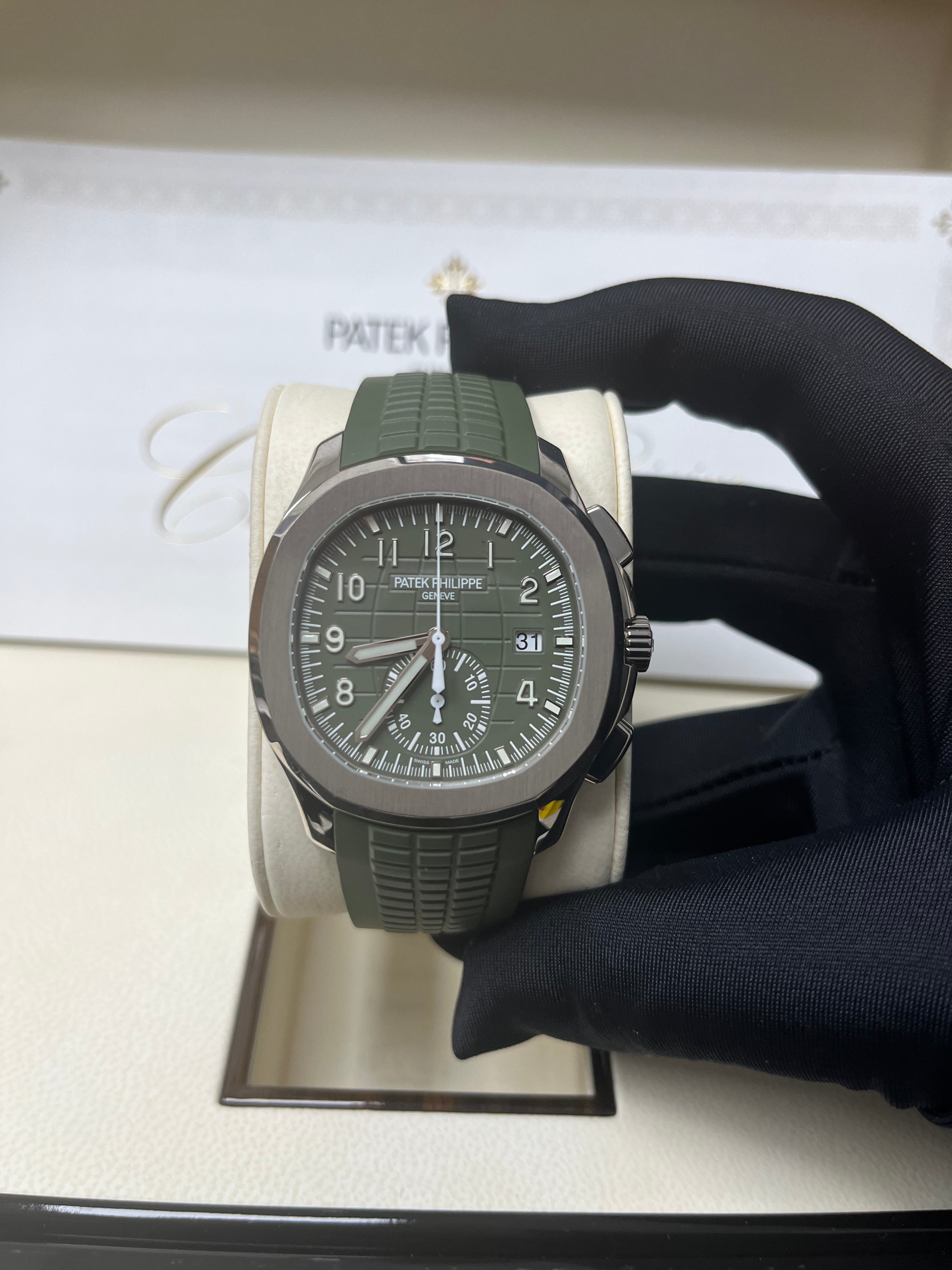 Patek Philippe Aquanaut 5968G-010 Self-Winding Men's Watch with Green Dial - Luxury Automatic Timepiece for Business & Formal Occasions