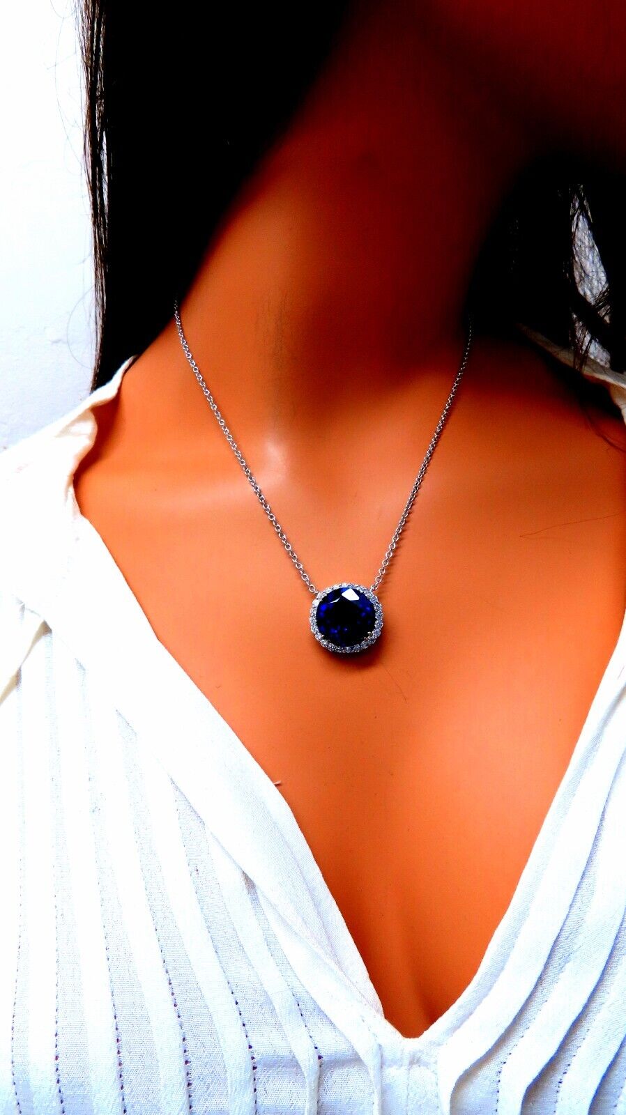20.09ct Lab-Created Round Blue Sapphire Diamond Pendant in 14K Gold - Elegant Necklace for Weddings, Anniversaries & Special Occasions