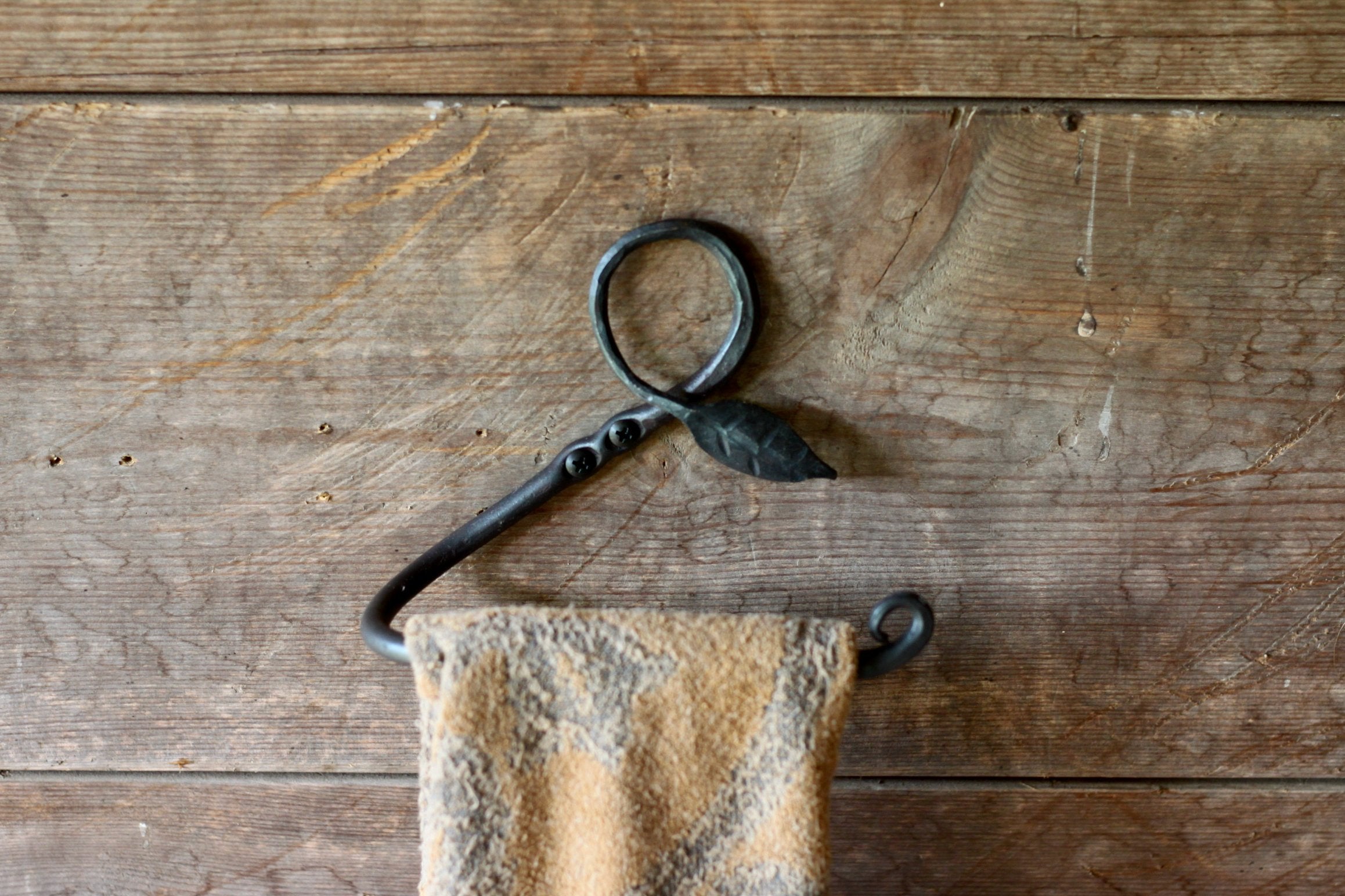 Leaf Design Hand Towel Rack - Stylish Bathroom & Kitchen Towel Holder for Home Decor | Perfect for Bath, Kitchen & Guest Room Organization