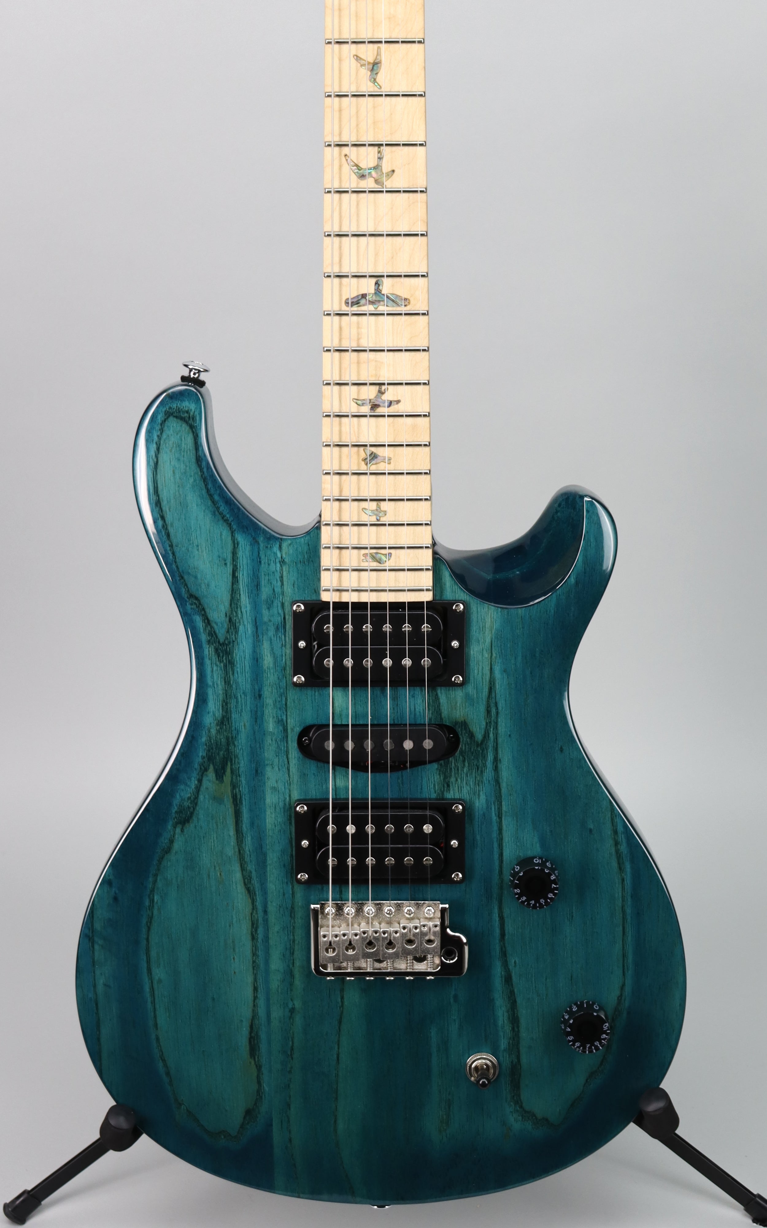 Paul Reed Smith SE Swamp Ash Special Electric Guitar in Iridescent Blue (Serial CTIG007328) - Perfect for Stage Performances & Studio Recording