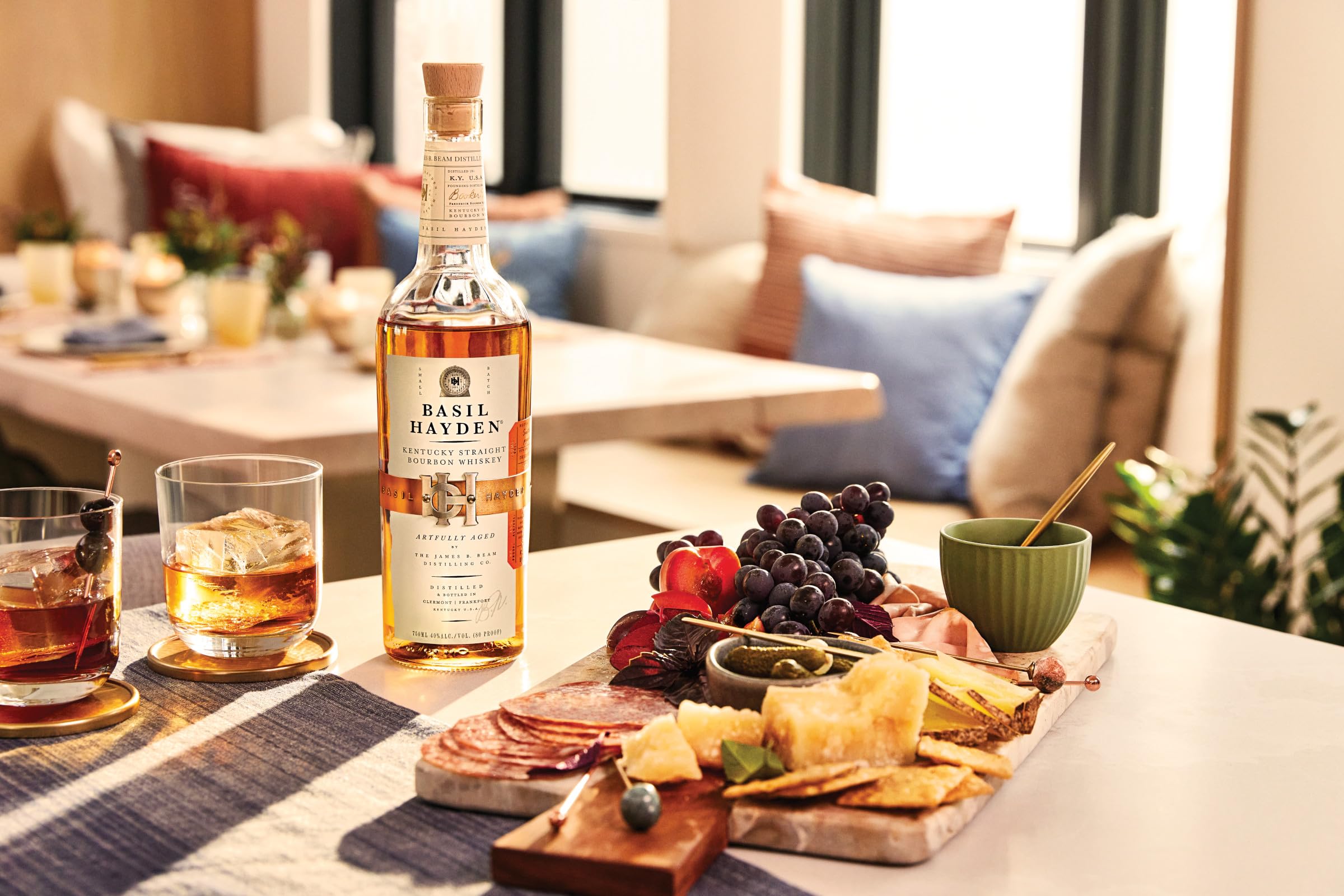 Basil Hayden's 8 Year Old Kentucky Straight Bourbon Whiskey (750ml Bottle) | Premium Small Batch Bourbon for Cocktails & Gifting | Perfect for Whiskey Sours, Old Fashioned & Special Occasions