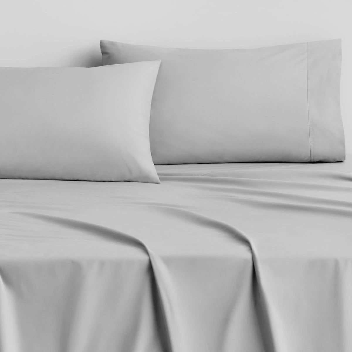 Byren Percale Sheet Set - Premium 100% Cotton Bed Sheets in Lunar Grey by Sheridan | Soft & Breathable for All-Season Comfort - Perfect for Master Bedroom, Guest Room & Luxury Hotels
