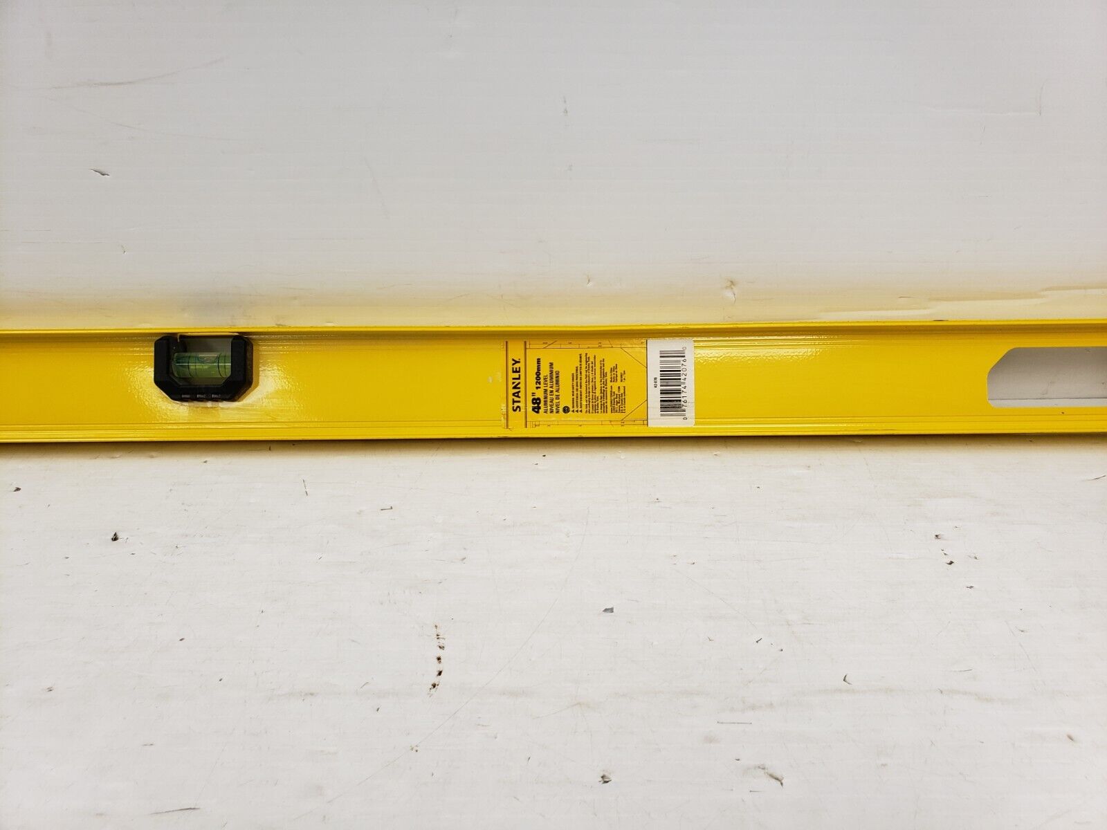 Stanley 42-076 24-Inch Magnetic Tool Box Level - Perfect for Construction, Carpentry, and DIY Home Projects