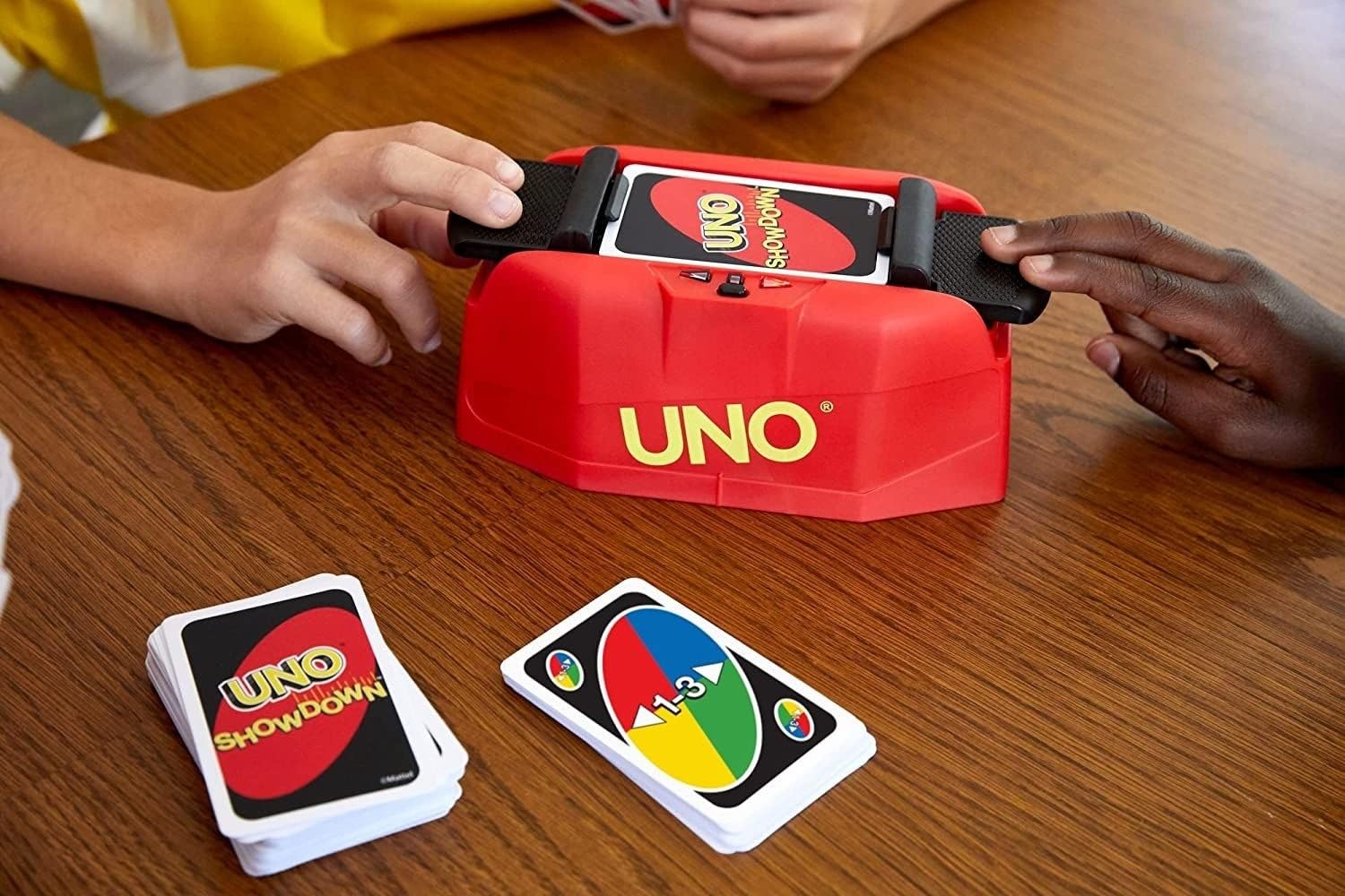 Mattel UNO Showdown Card Game - Fun Family Game Night