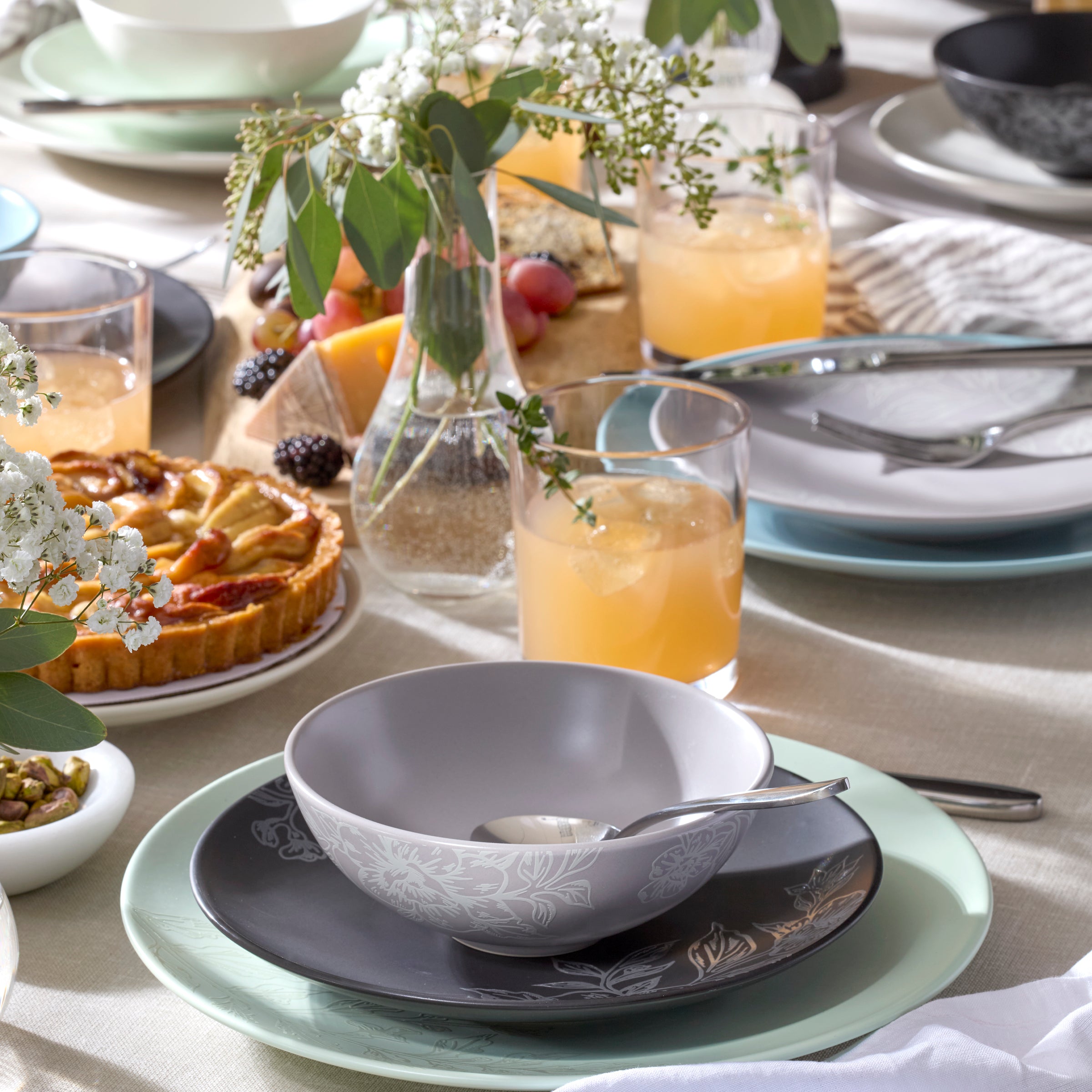 Roseto French Blue 12-Piece Dinnerware Set - Elegant Porcelain Plates, Bowls & Cups - Perfect for Dinner Parties, Family Meals & Special Occasions